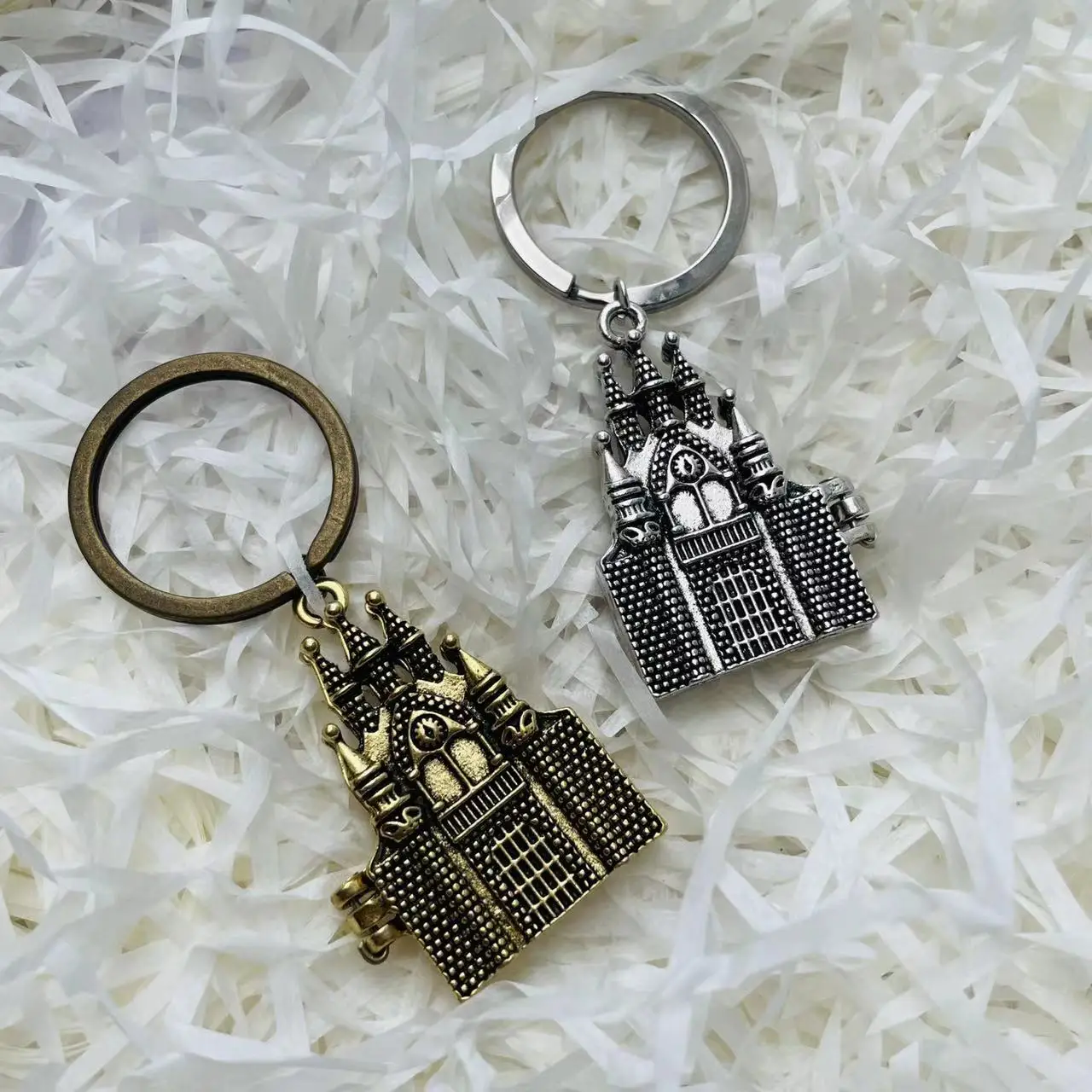 Vintage Castle Pendant Keychain Paper Box 2 Pcs Set Magic School Keyring Halloween Easter Christmas Gift Fans Collection