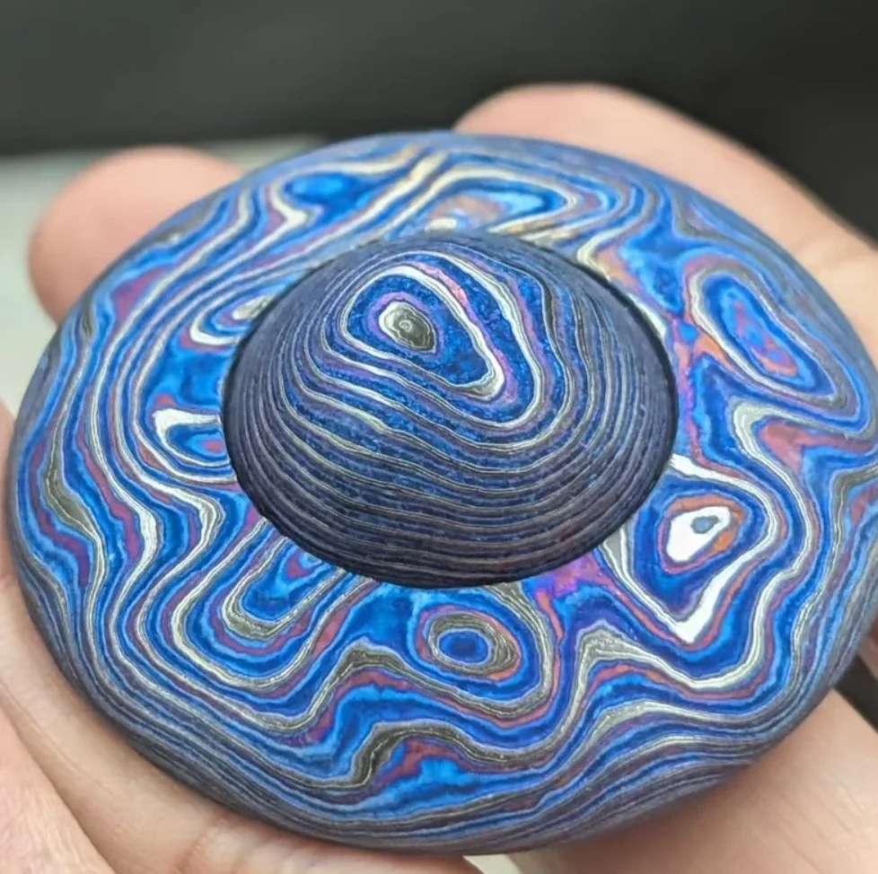 Used EDC NJT ufo carbon blue spinner fidget decompression toy