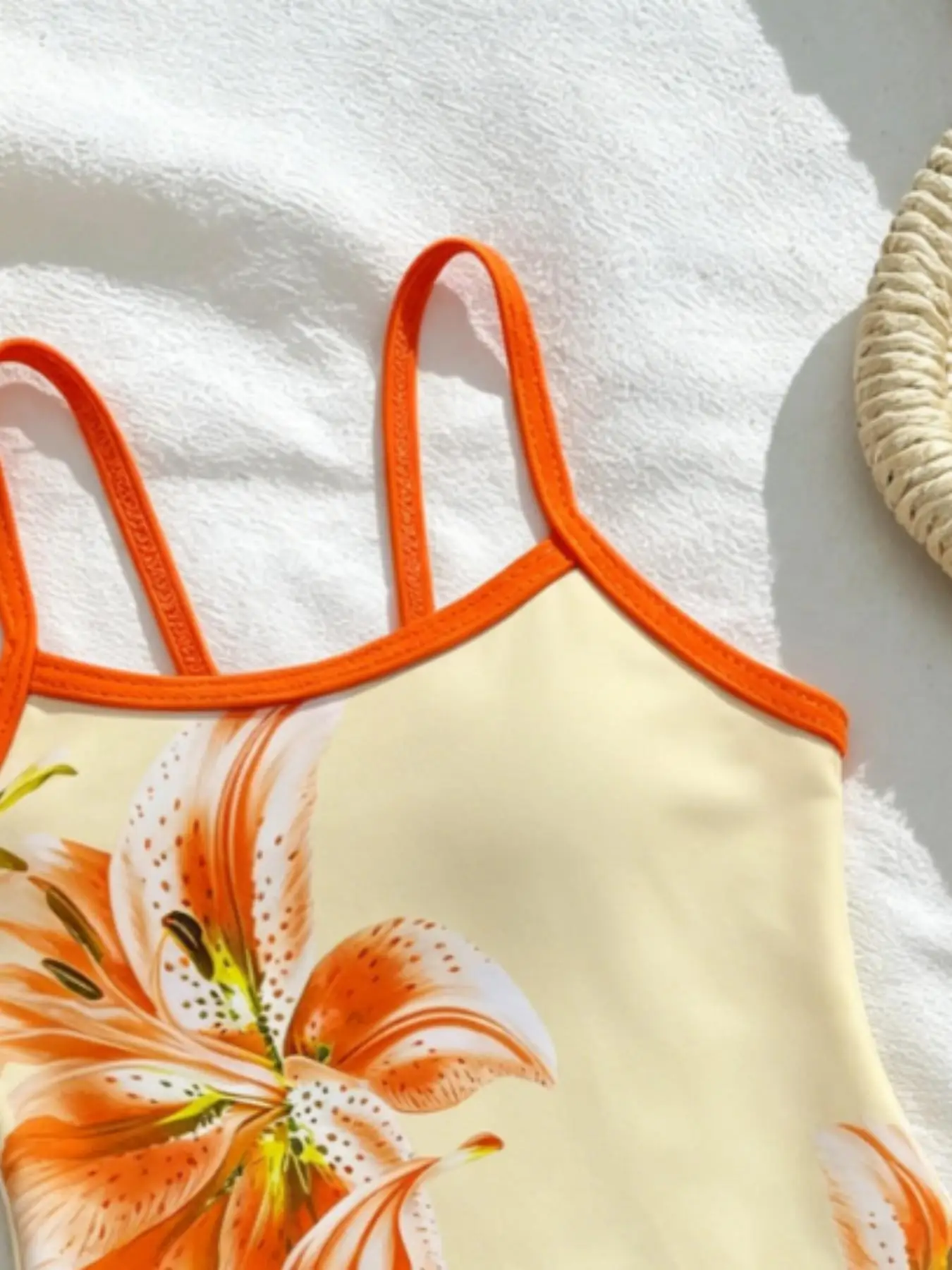 Badeanzug-Set für Mädchen: Orangefarbener Rock + exquisiter einteiliger Badeanzug mit 3D-Blumendruck, zweiteiliges Set mit doppellagigem Rüschenrock + Badeanzug mit Kreuzband-Design, geeignet für Mädchen im Alter von 4–12 Jahren für Strand und Pool – Detail 5