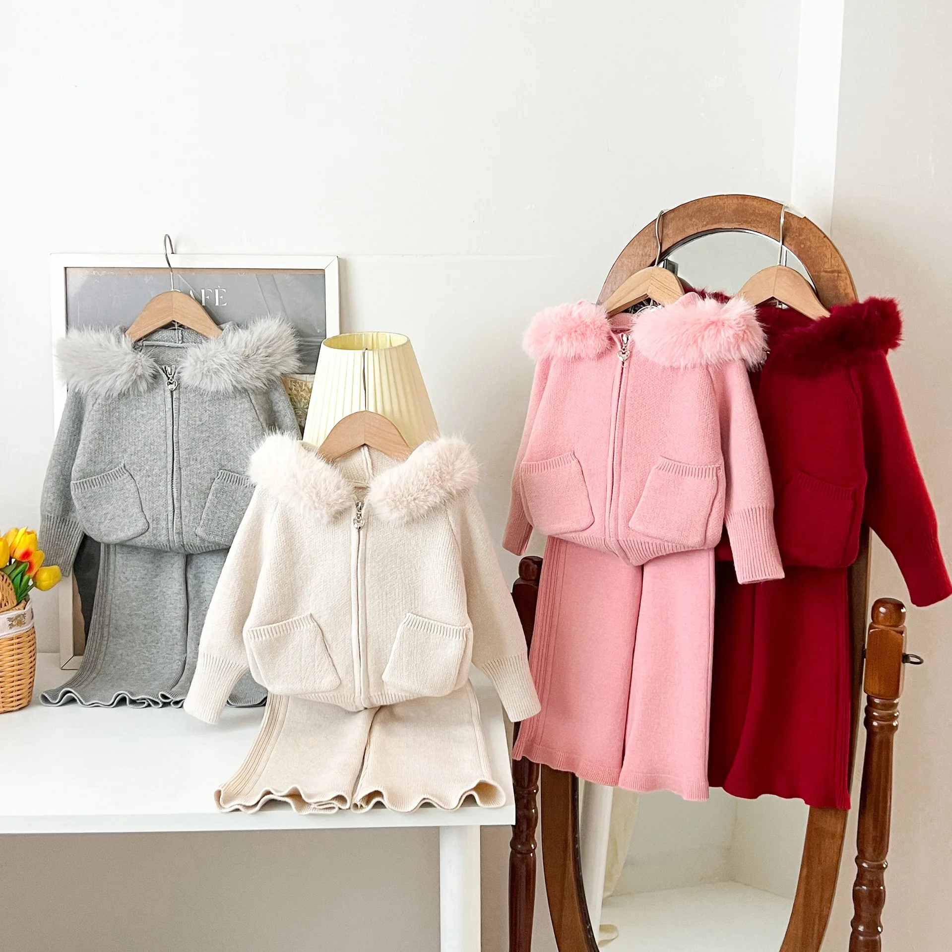 

Autumn/Winter 2025 New Girls' Knitted Set Skirt Korean Edition with Hat Zipper Sweater Lace Pants Two Piece Set