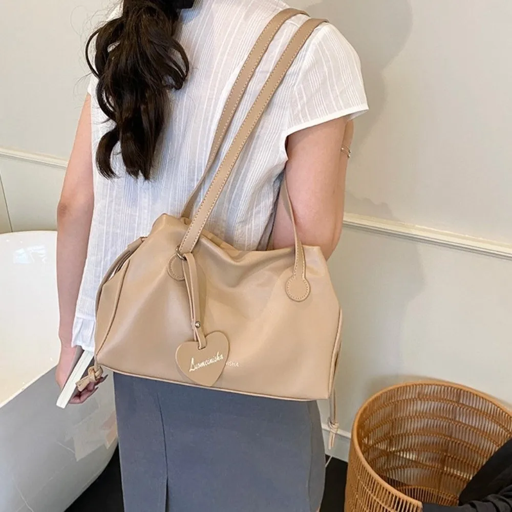 

Love Pendant Large PU Handbag Crossbody Bag Shoulder Pouch PU Underarm Bag Large Capacity Tote Storage Messenger Bag Travel