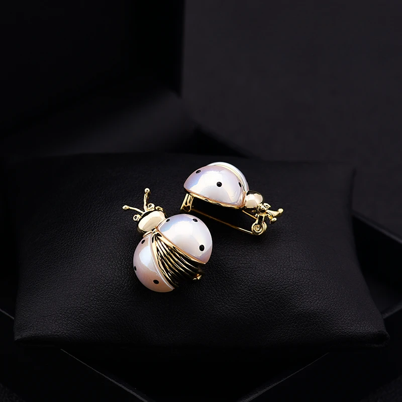 High-End Beetle Brooch Women's Japanese Style All-Match Cute Shirt Neckline Corsage Fixed Small Pins Clothes Accessories Jewelry