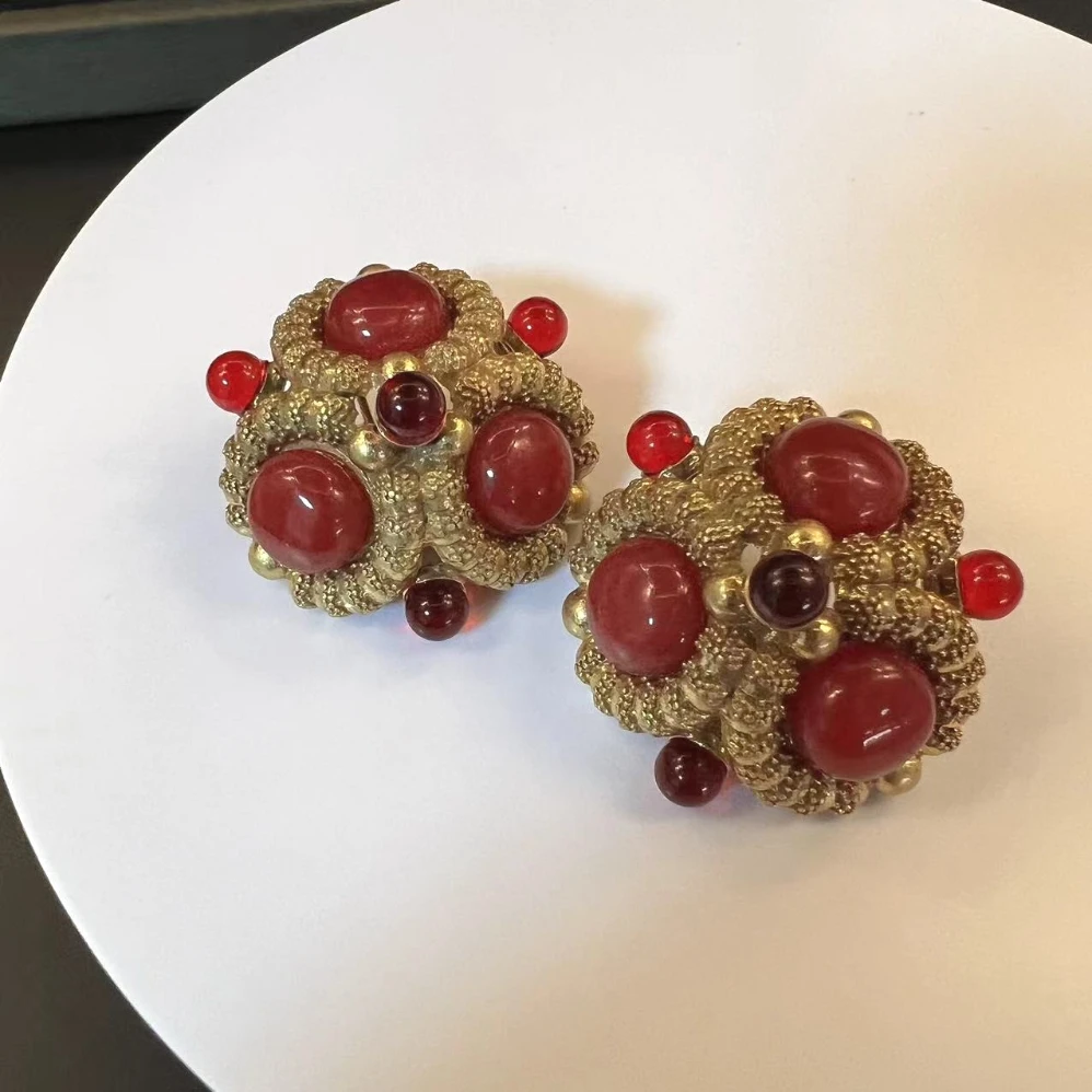 2025 Red Lantern Pearls Popular Retro Agate Earrings Court-style Inlaid with Natural Stone Ear Studs Ladies Jewelry Banquet Gift
