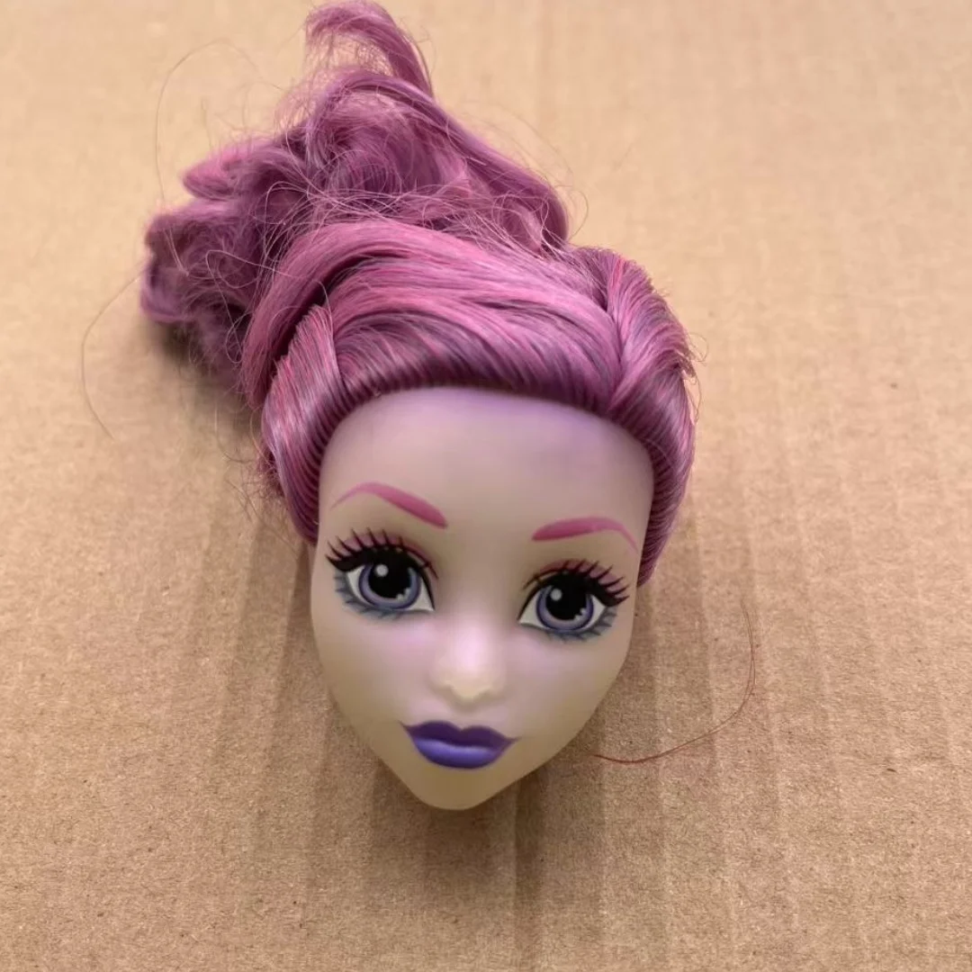 Główki lalek potworów z wielokolorowymi włosami i skórą, akcesoria do lalek kolekcjonerskich, oryginalne figurki lalek.