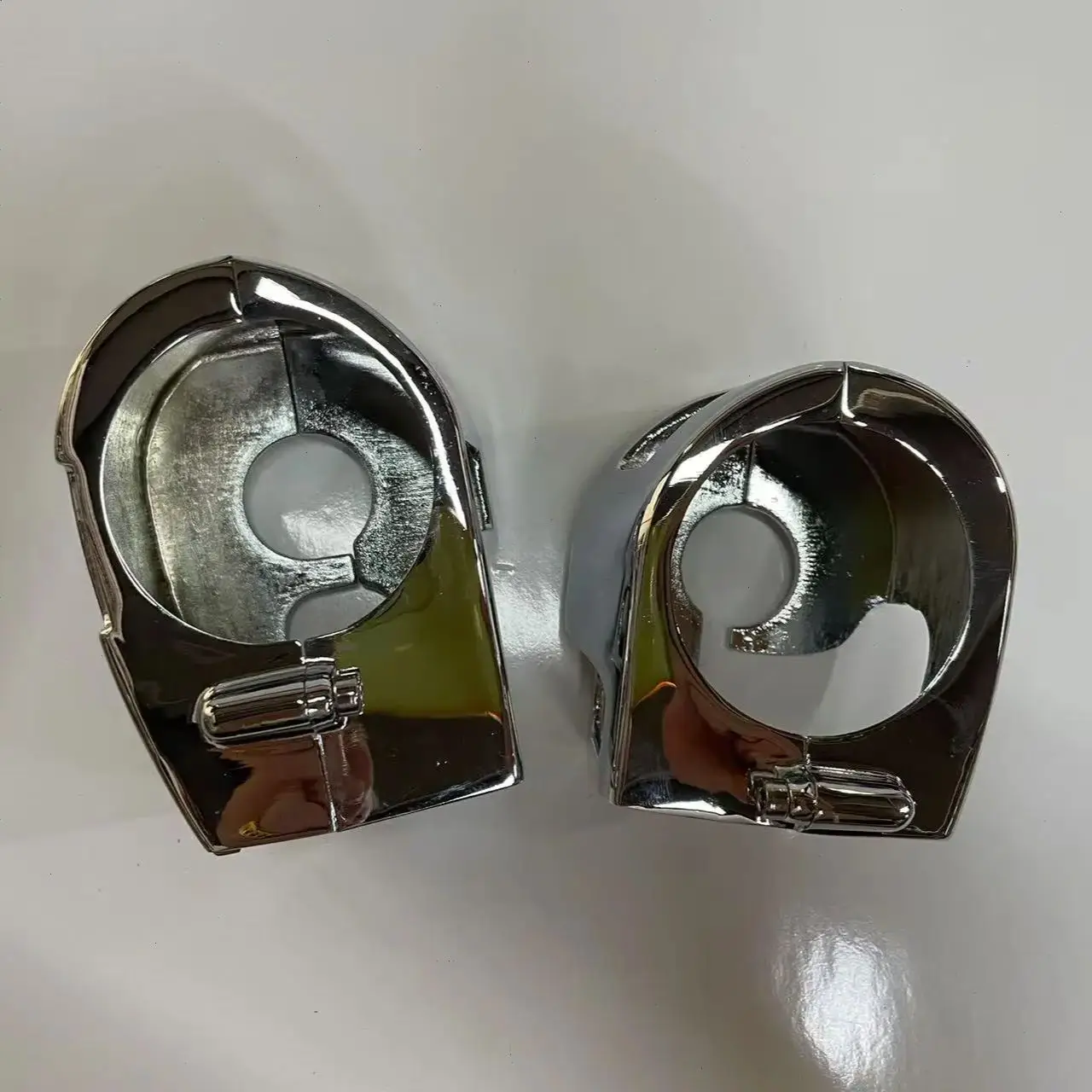 

For Yamaha V-Star 1100 Classic and silverado models only does Motorcycle Accessories Handlebar Control Switch Housings Aluminum