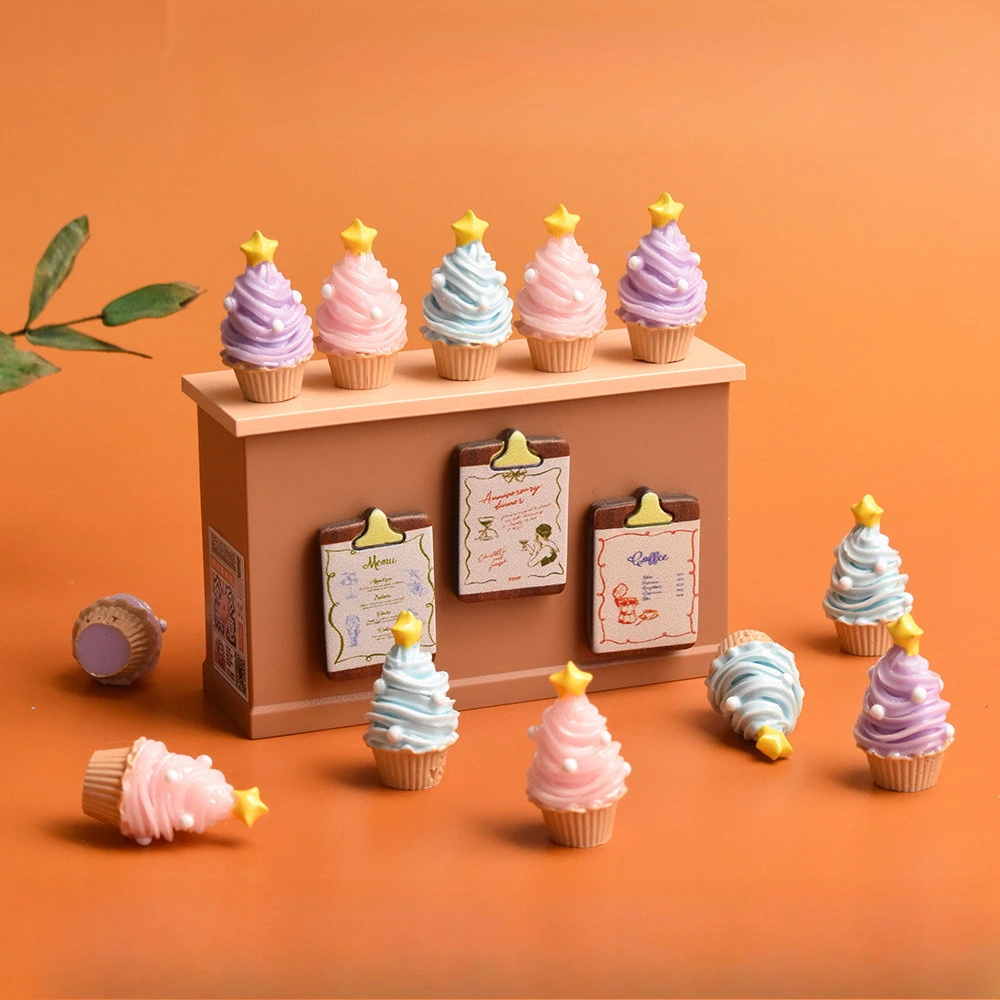 

100pcs Cute Simulated Christmas Cake Miniature Craft for Desktop Ornament Home Decoration Dollhouse DIY for Jewelry phone Case