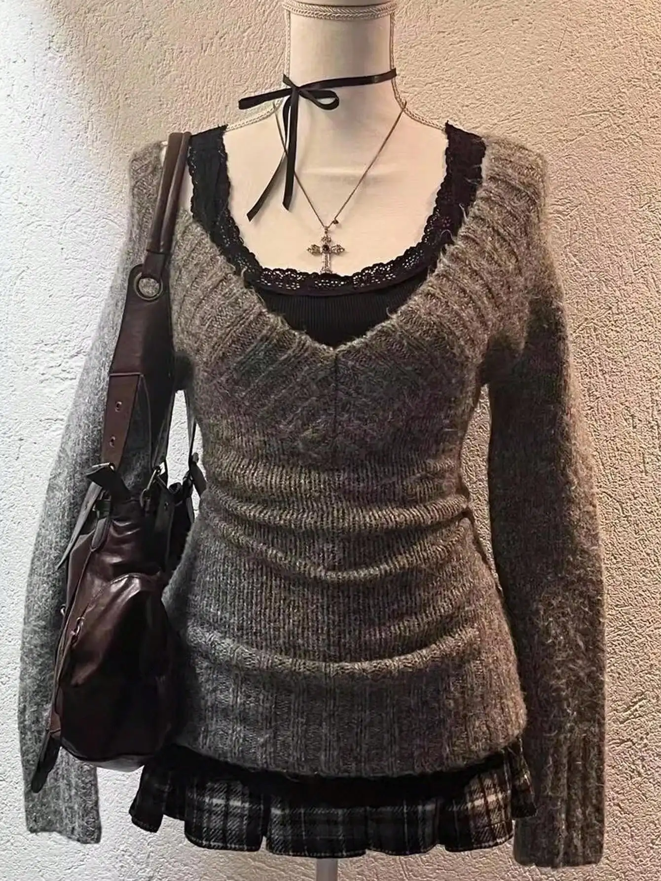 

Женский вязаный свитер серого цвета с V-образным вырезом, облегающего кроя, в винтажном стиле, с кружевной отделкой