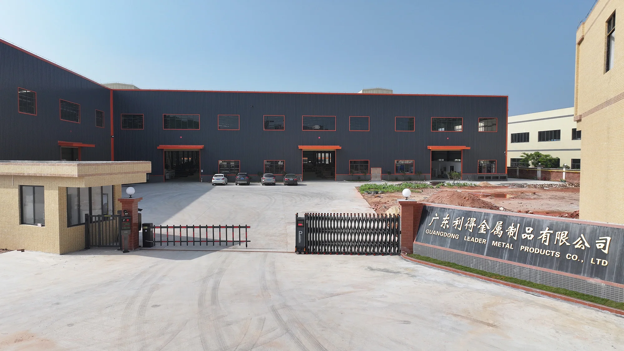 Armazenamento de equipamentos esportivos interno ao ar livre rack de esportes garagem bola armazenamento organizador com cesta e ganchos