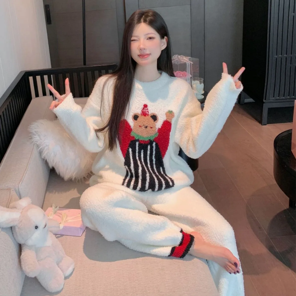 Lazy style cartoon teddy bear, sweet and cute pajamas, loose outer wear, round neck pullover, soft and thick home clothes  women