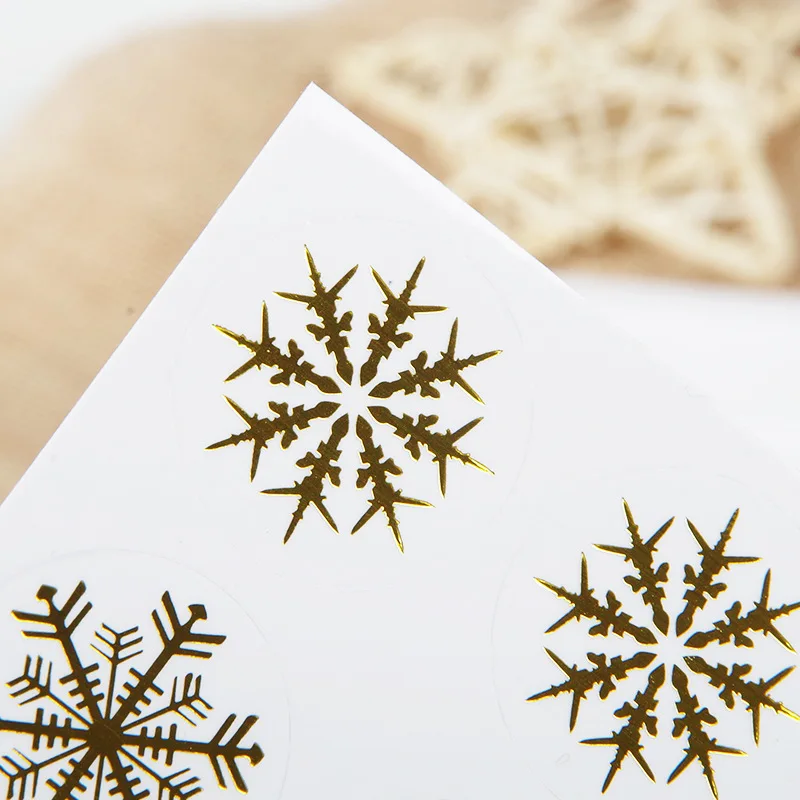 100pcs 2.8cm Gold Snowflake Stickers Clear PVC Sticker Gift Sealing Labels for Christmas Decoration Gift Bags Boxes Seal Label