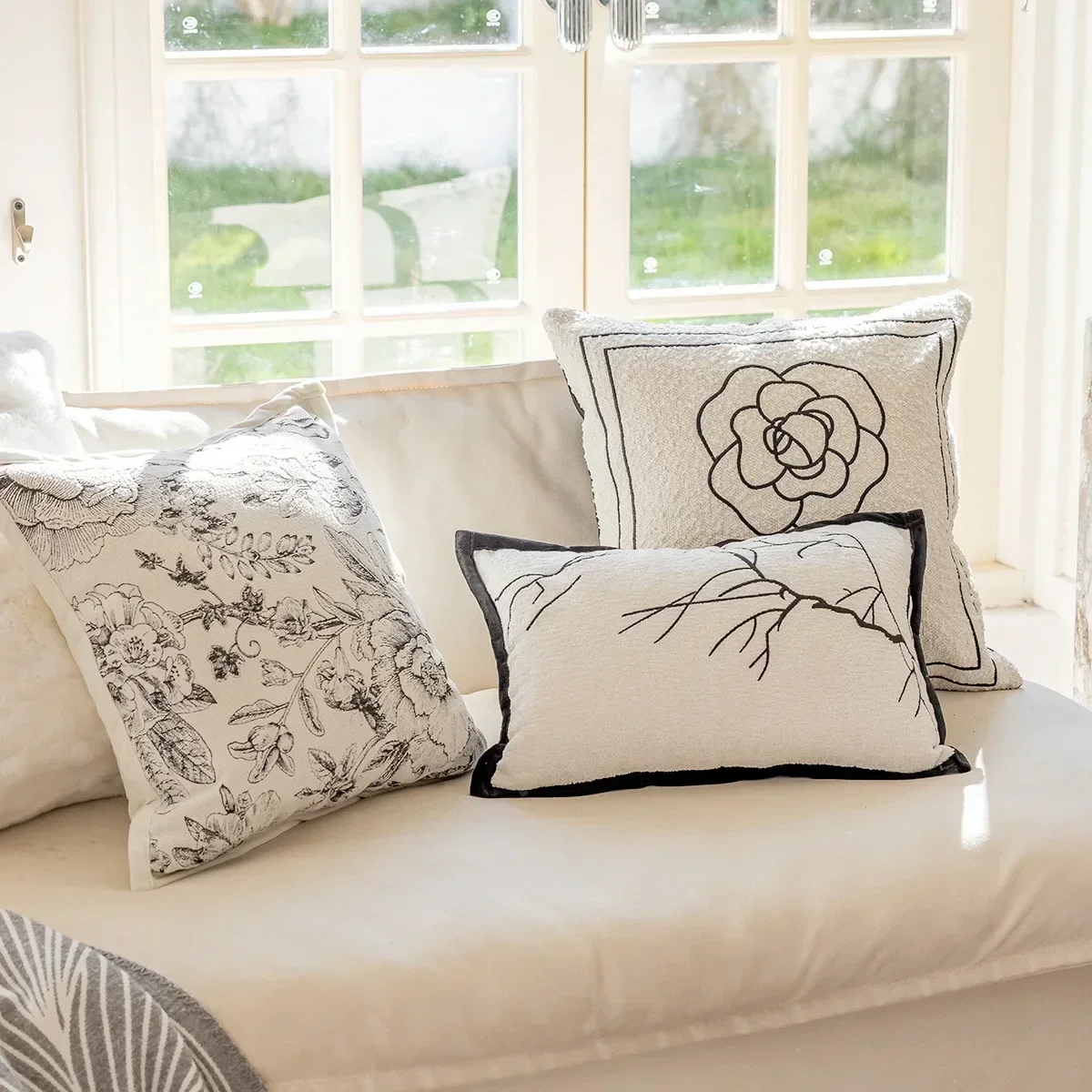 2024 Black White Light Luxury Cushion Cover Camellia Jacquard Embroidery Pillow Covers Decorative Nordic Living Room Pillowcases
