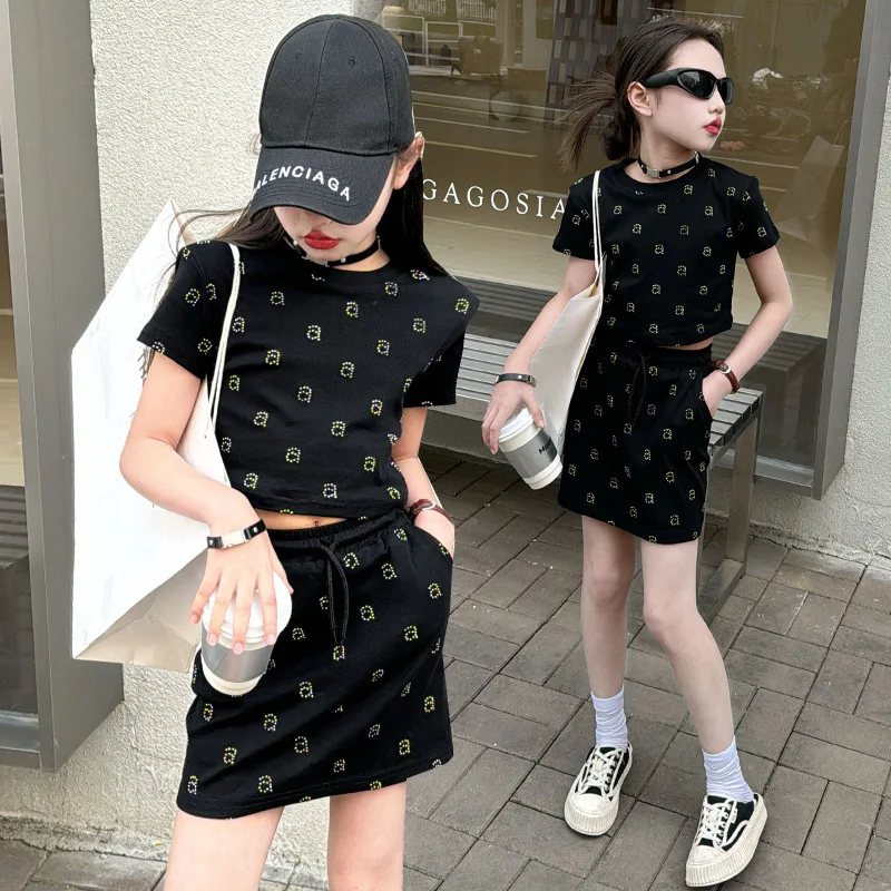 

Teen Fashion Set Summer Girls Letter Diamond Personalized T-shirt Short sleeved Fashionable Short Skirt Two piece Childrens Set