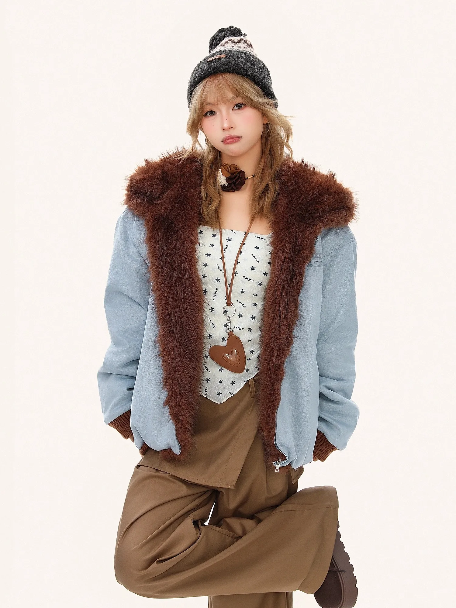 

Теплая хлопковая куртка с капюшоном для женщин: Американский ретро-дизайн, молодежная прямая модель, утепленная, из полиэстера.