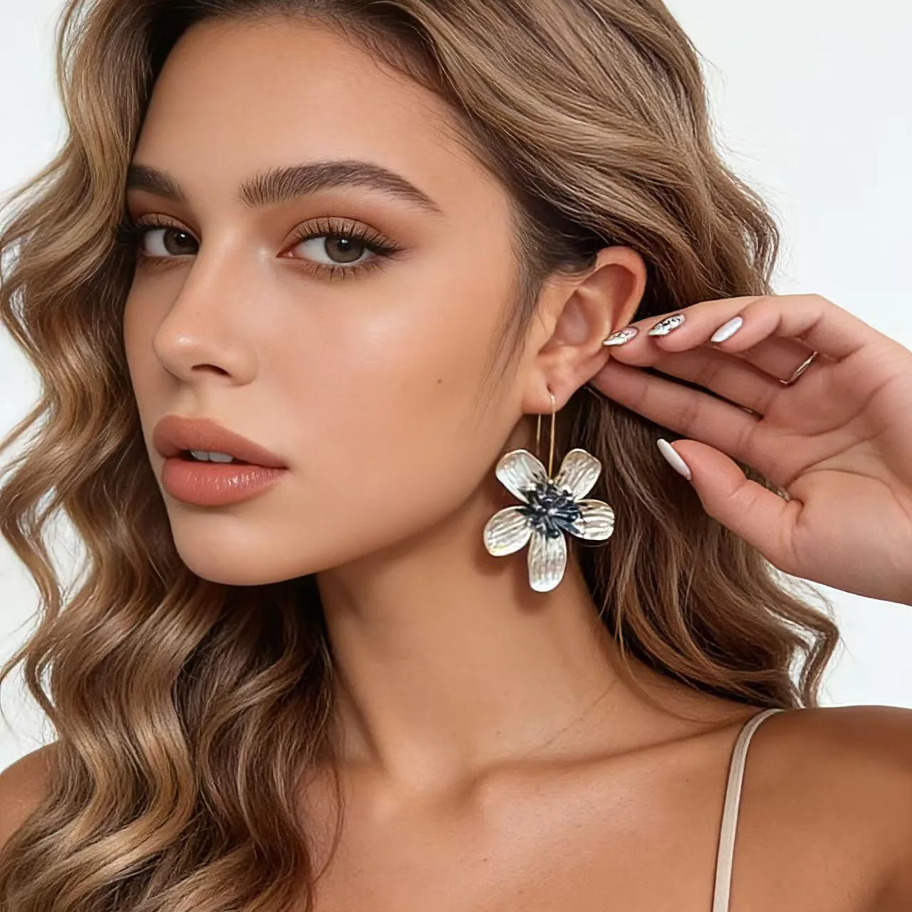 Hot-selling new personalized versatile niche trend flowers flowers exquisite temperament alloy women's earrings earrings