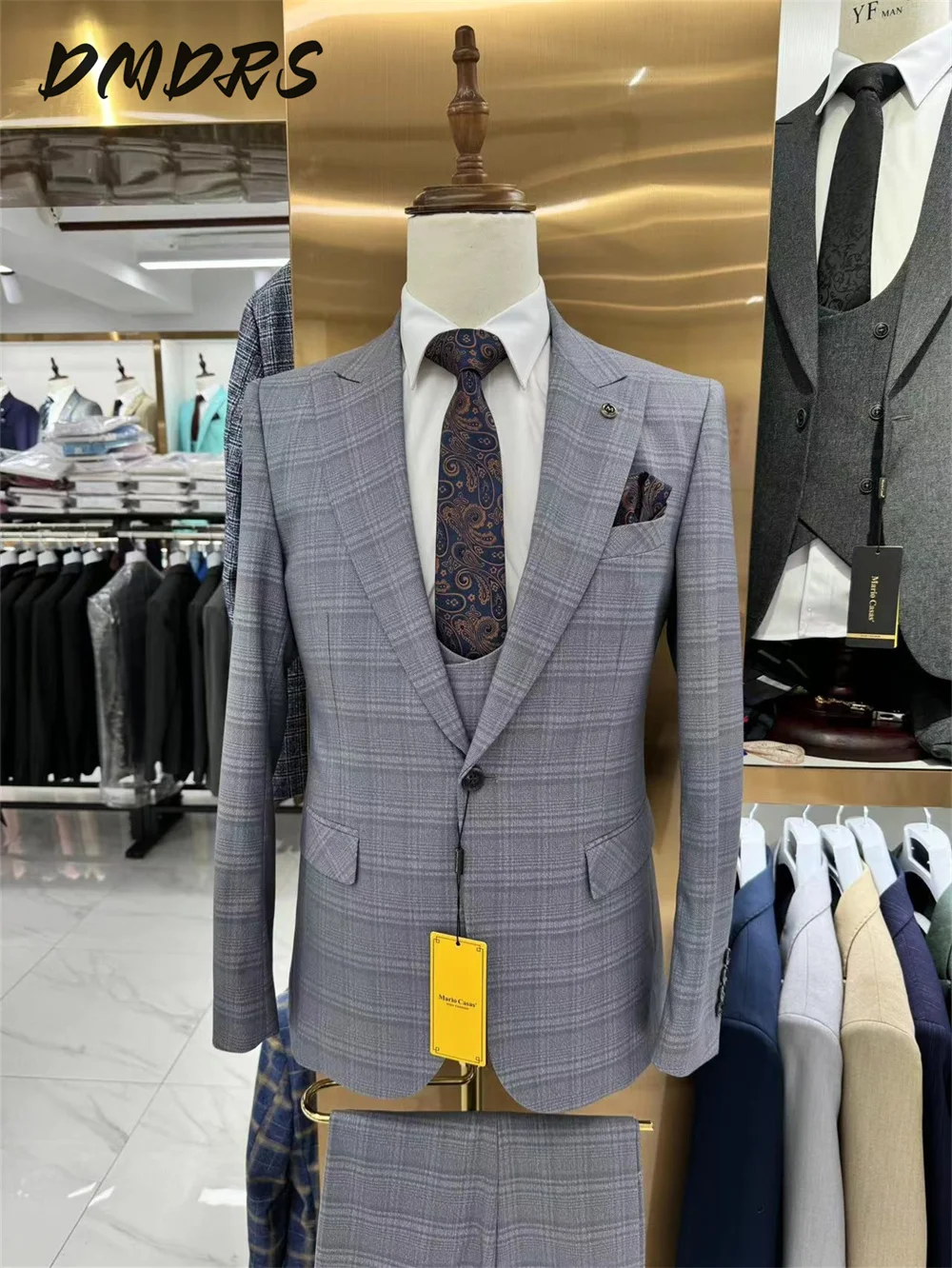 Premium Plaid Men's Suit Set-up for Traditional Office Talks. Magnificent Suit Intriguing Single Breasted Wedding Display Host