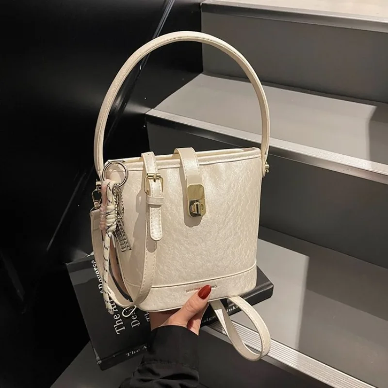 

Versatile Messenger Bag For Women A Trusty Companion For Your Creative Projects And Errands