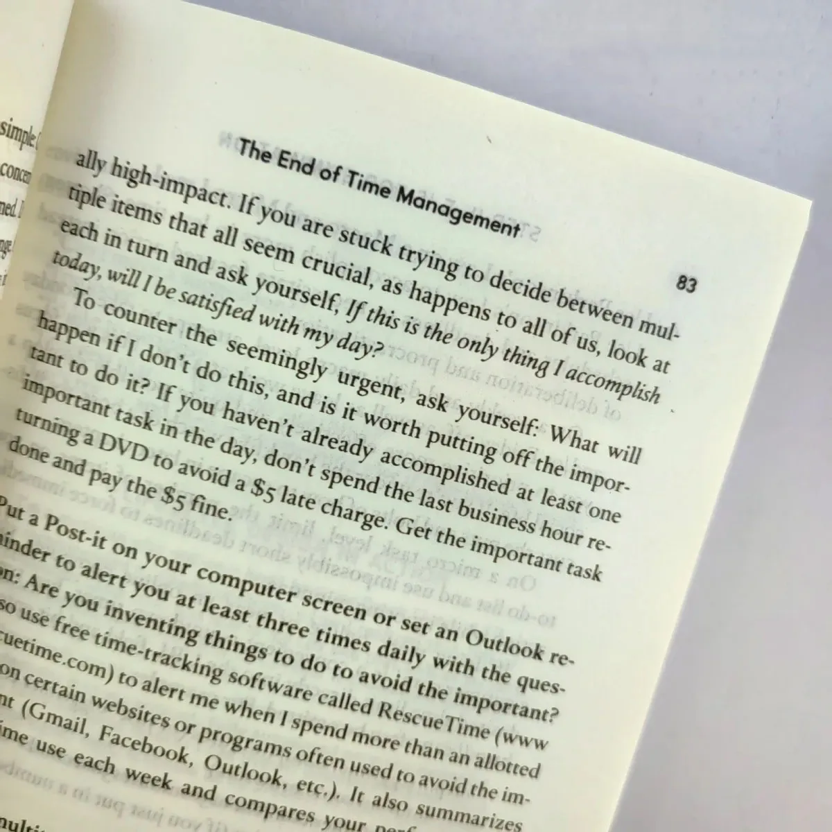 4-godzinny tygodniowy Timothy Ferriss ucieczka od 9-5 żyje w dowolnym miejscu i połączona nową, najlepiej sprzedającą się książką „Miękka oprawa angielska”