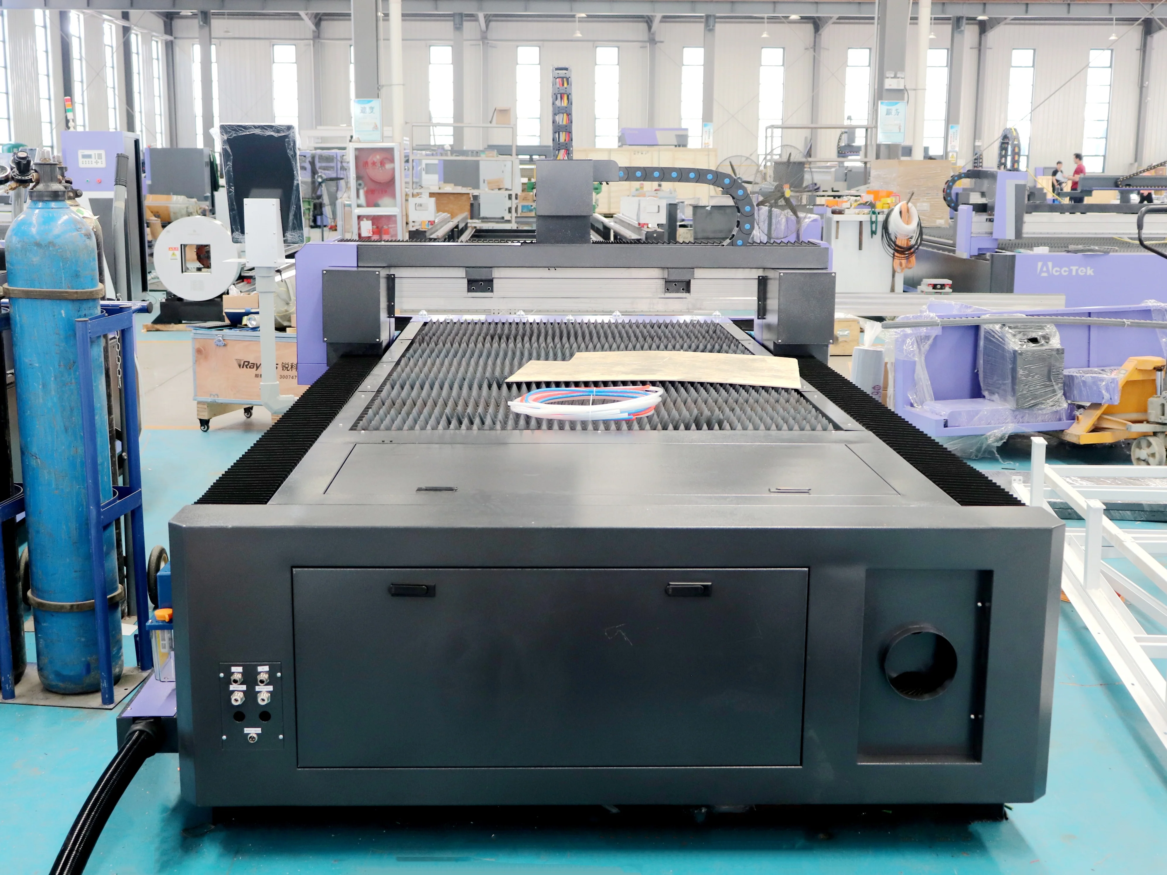 China Fiber laser cutting machine ACCTEK AKJ1325 and CO2 + fiber combined laser cutting machine and Heavy duty  laser cutter