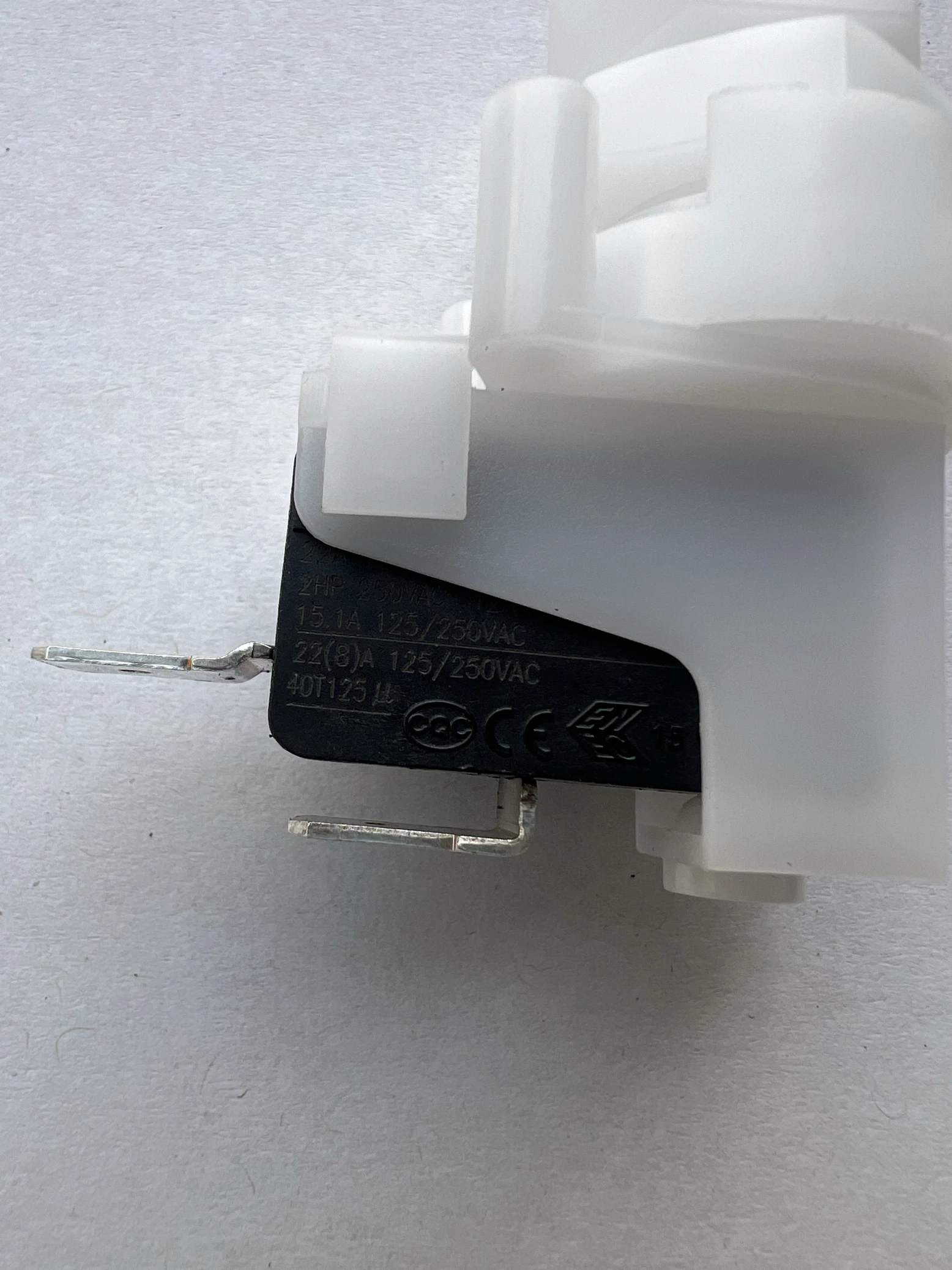 Interruttore pneumatico 2M11-100mbar 22A 125 250VAC nuovissimo spot