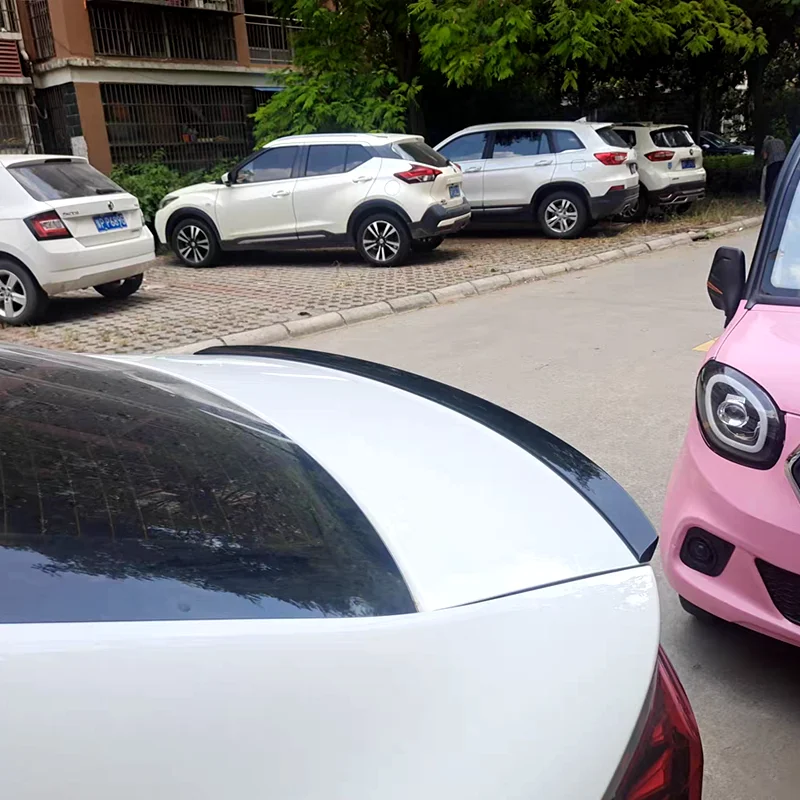 GODISGG Becquet Arrière Spoiler En Look Carbone Pour Skoda Rapid Spaceback (2012-2020) - Améliorez Le Style Et L'Aérodynamisme