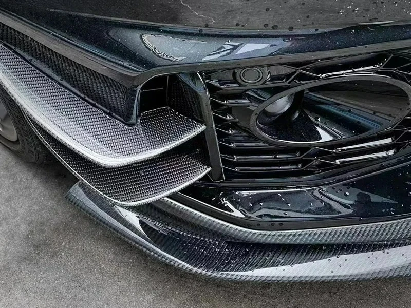 طقم ألياف الكربون الفاخر RS4 B9-Fit مع موزع LED (الشفة الأمامية + التنانير الجانبية) #4