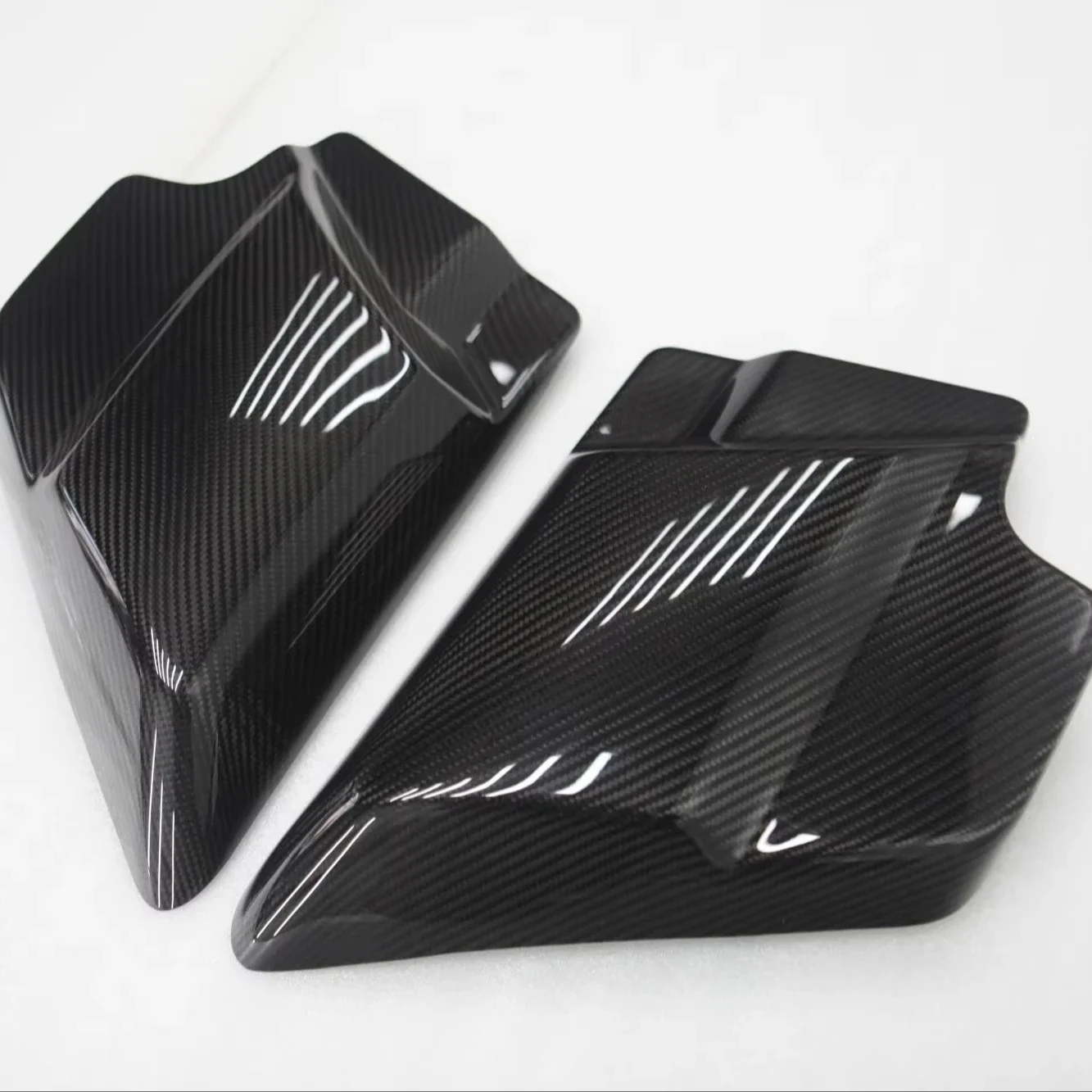 

Motorcycle Parts Twill Weave Carbon Cover Mid Frame Side Cover Panel Side Battery Cover for Touring 2014-2022