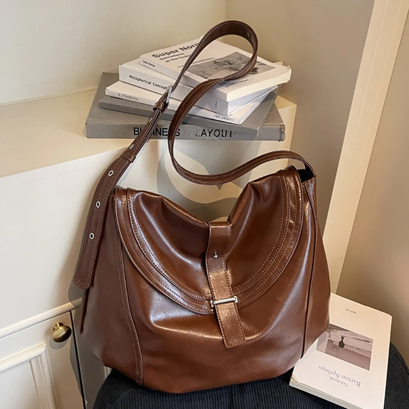 

Women's Large Capacity Luxury Tote Bag Versatile Single Shoulder Slant Cross Bag For Commuting PU Leather Fashion Shopper Totes
