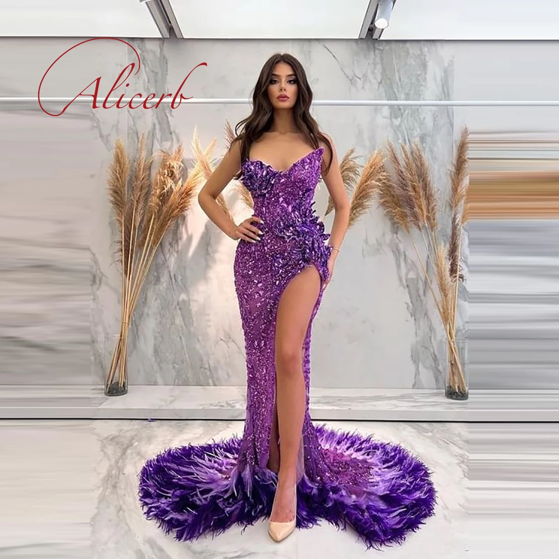 

Luxury Strapless Lavender Mermaid Evening Dress with Feather 2023 V Neck High Slit Sweep Train Prom Celebrity Dresses For Women