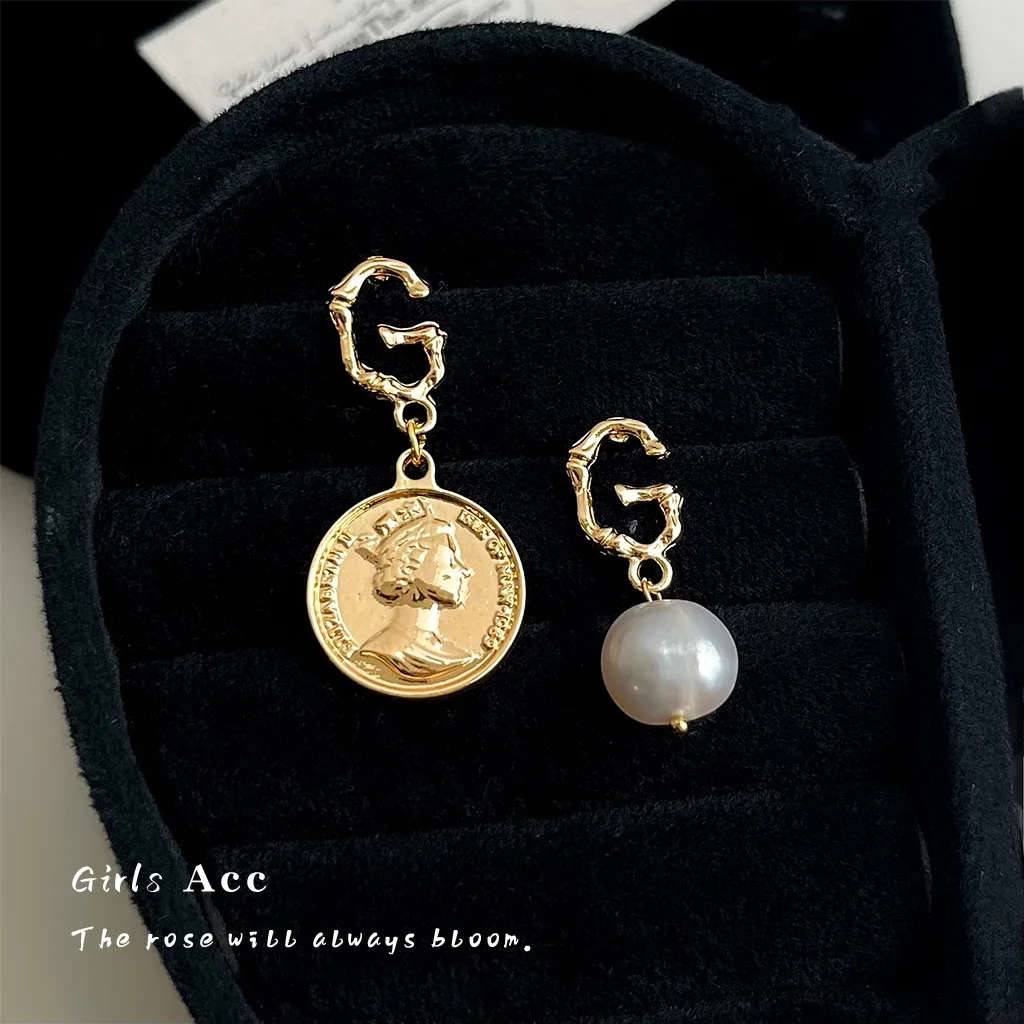 

Wholesale Handmade High Quality French Retro Asymmetric Relief Portrait Earring Baroque Freshwater Pearl Niche High End Earrings