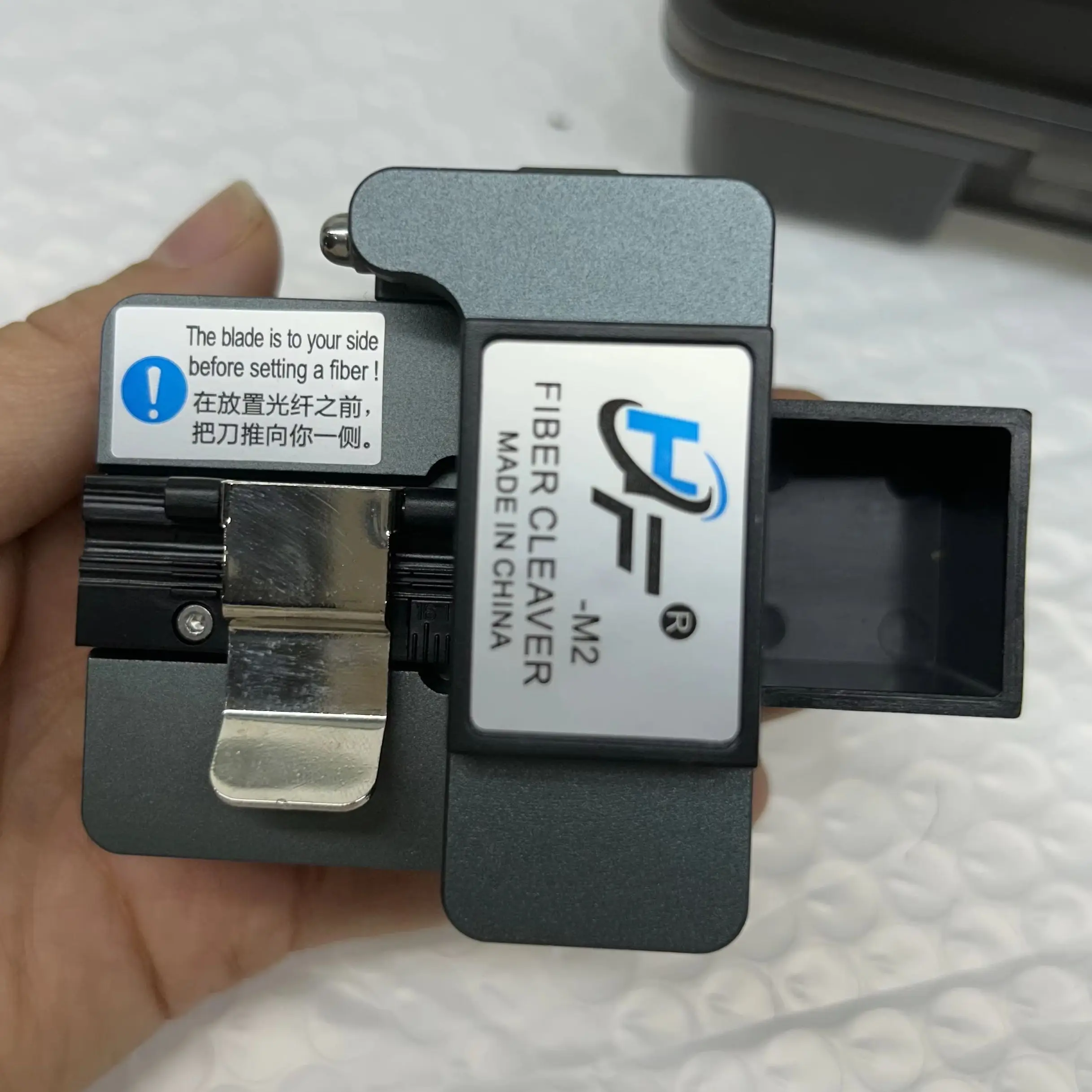 

DF-M2 Single Step Fiber Optic Cleaver with Automatic Knife Return Fiber Cleaver