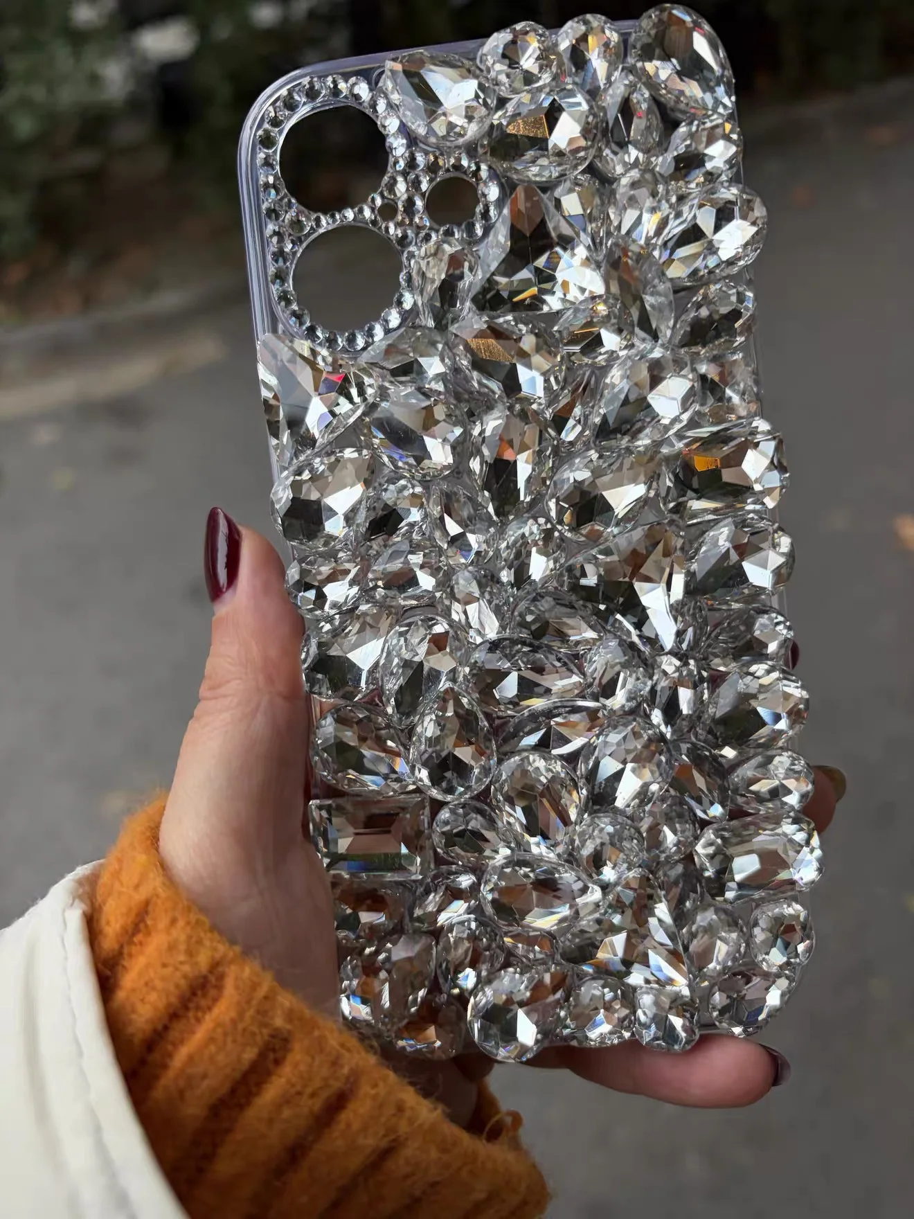 Suitable for iPhone phones, an exquisite and luxurious water droplet-shaped burst-flash protective case that fully covers a
