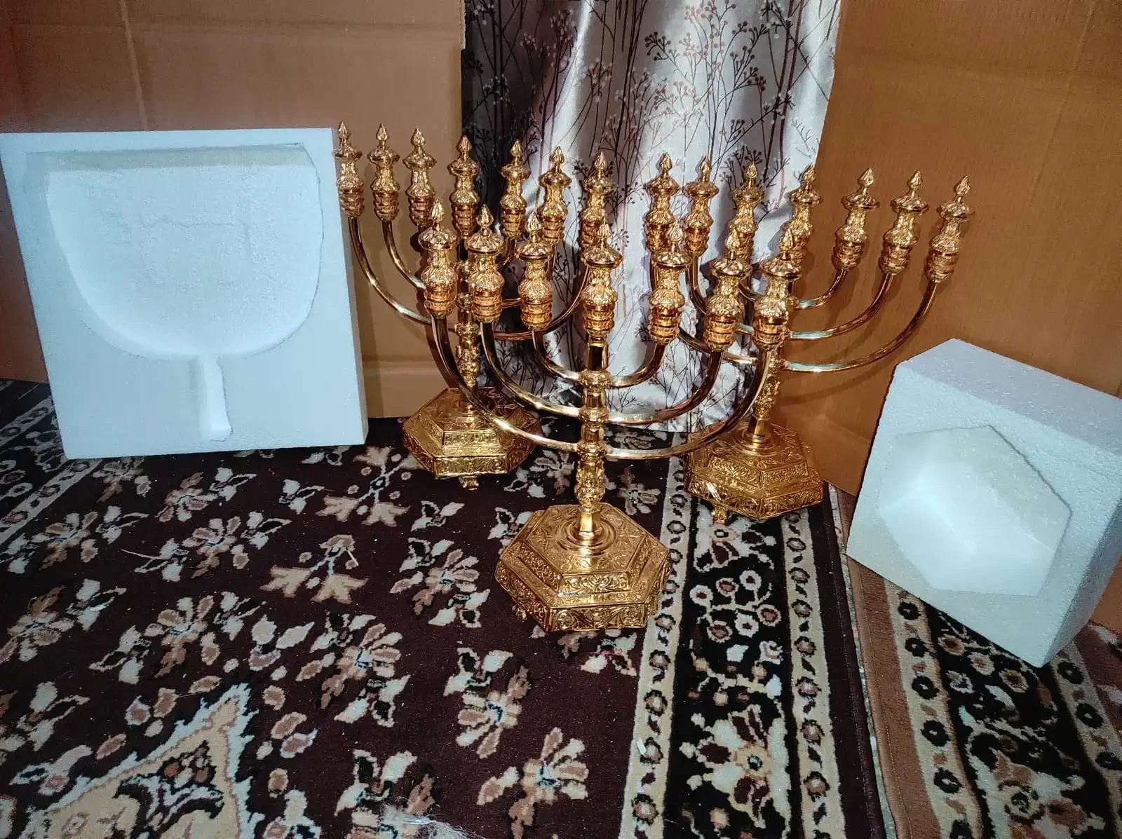 Vendite caldeMenorah israeliano in ottone massiccio |   Candelabrum