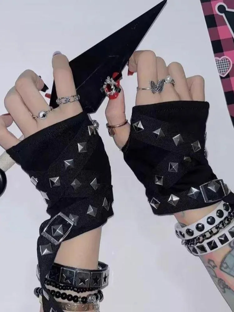 Gants à chaîne à rivets noirs unisexe Y2K, sangle pour fille, couverture de main pour adolescentes, couvre-bras Hip Hop, gants de conduite, accessoires