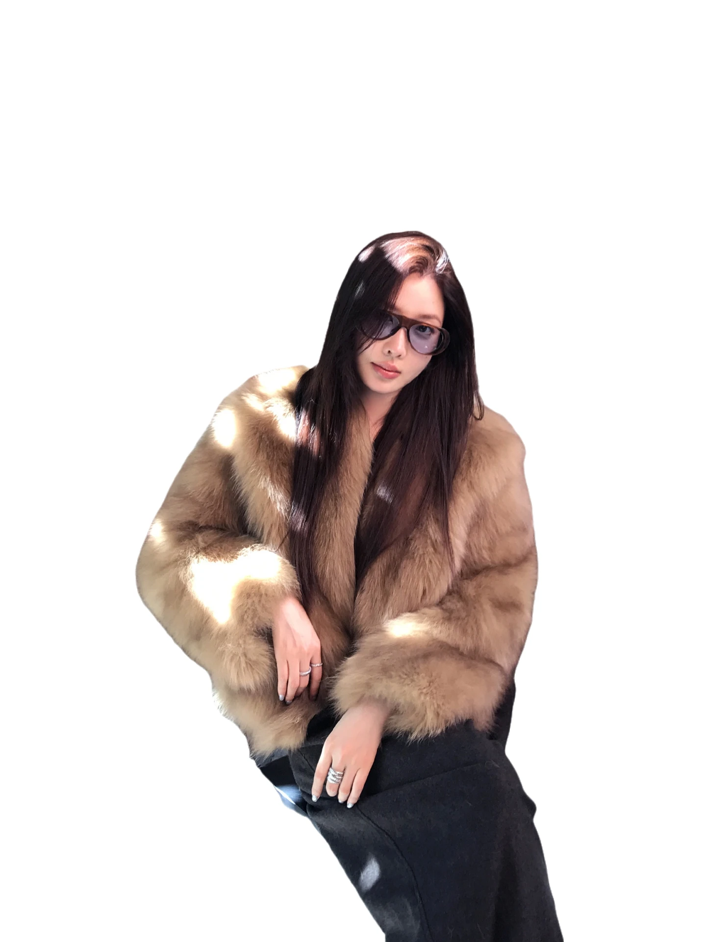 

Новая зимняя короткая куртка 2025 года для женщин: стильный и облегающий фасон для молодости