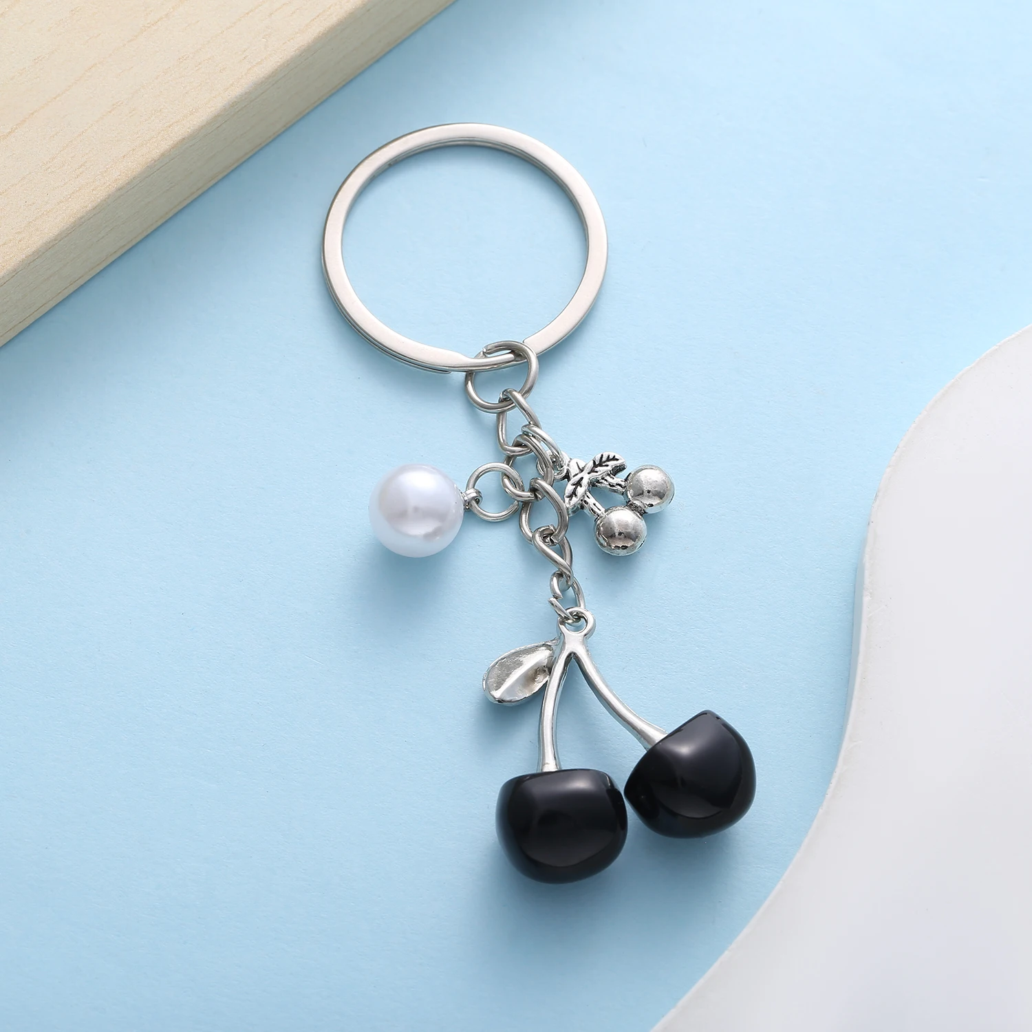 

1pc Black Cherry Keychain, Fruit Realistic Simulation Cute Keychain, Cute Gift Bag And Car Ornament, Gift For Girls