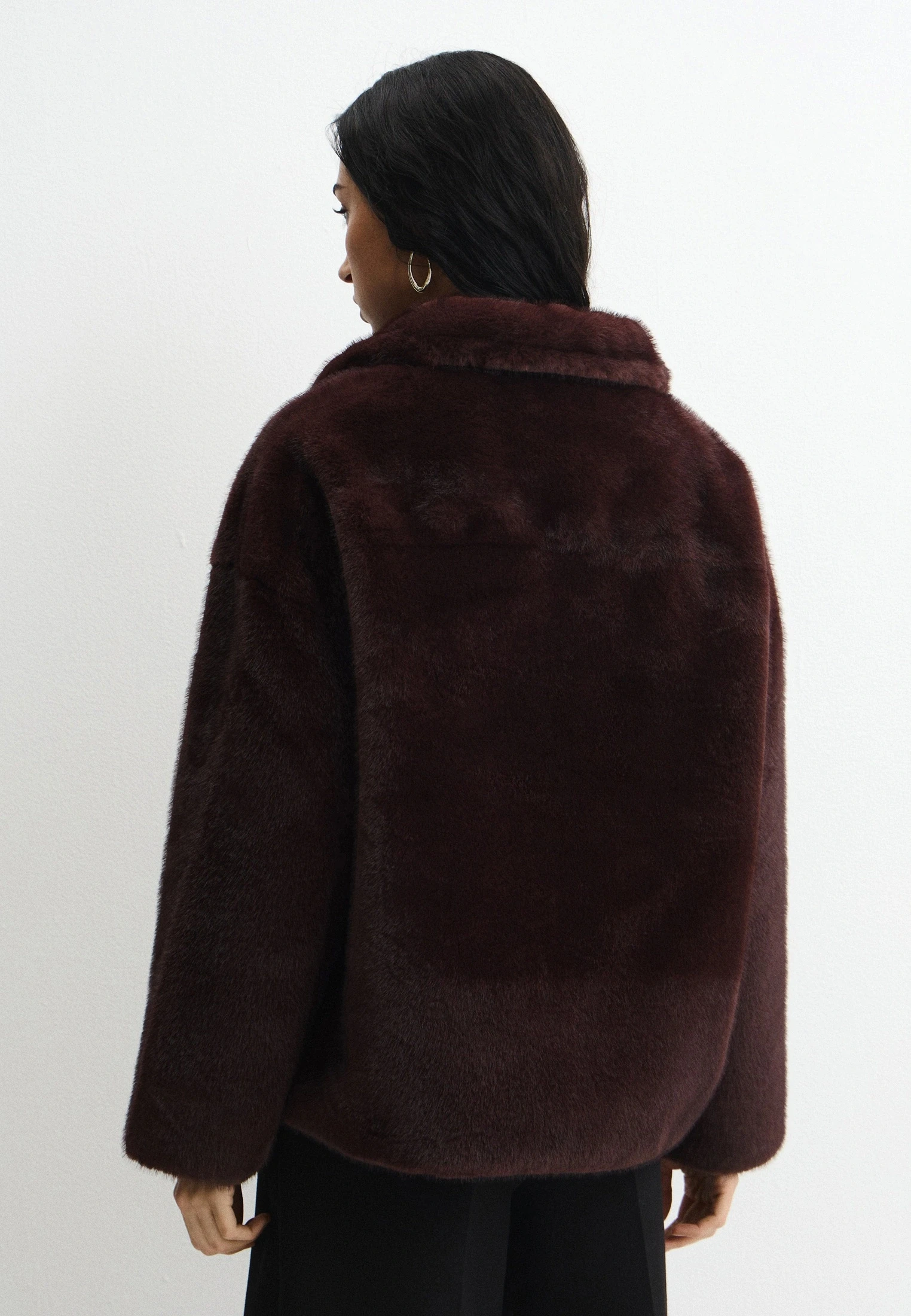 DFDG Women Faux Fur Short Jacket Turn Down Collar Zip Up Front Big Patch Pockets Soft Plush Winter Outerwear Everyday Outfits