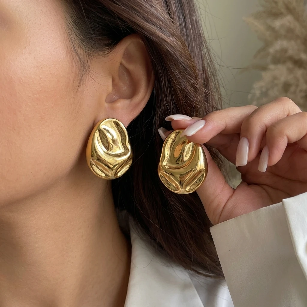 Vintage Chunky Lava Edelstahl-Ohrstecker für Damen, zierliche gehämmerte ovale Faltenohrringe, Statement-Schmuck, wasserdicht – Detail 3
