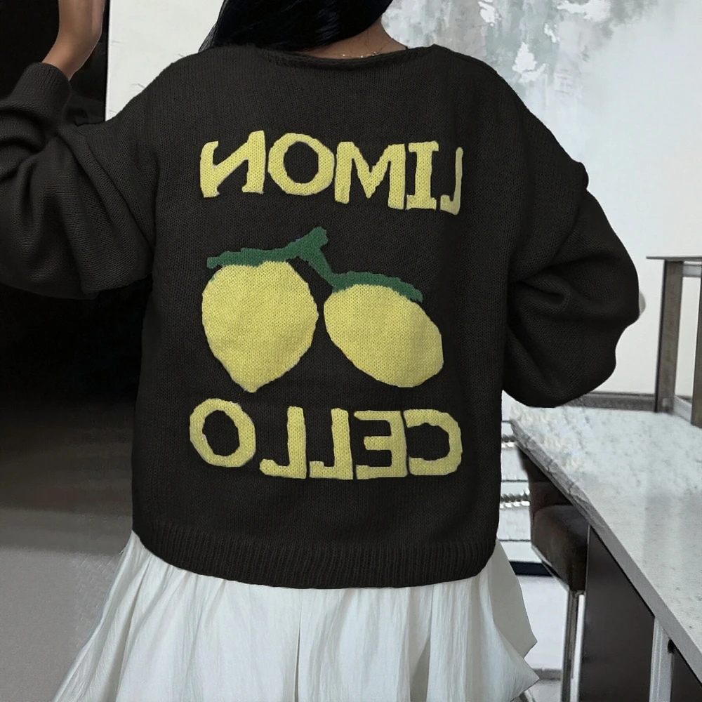 Damski sweter dzianinowy, luźny, wygodny, casualowy kardigan zapinany na guziki, idealny na jesień i zimę.