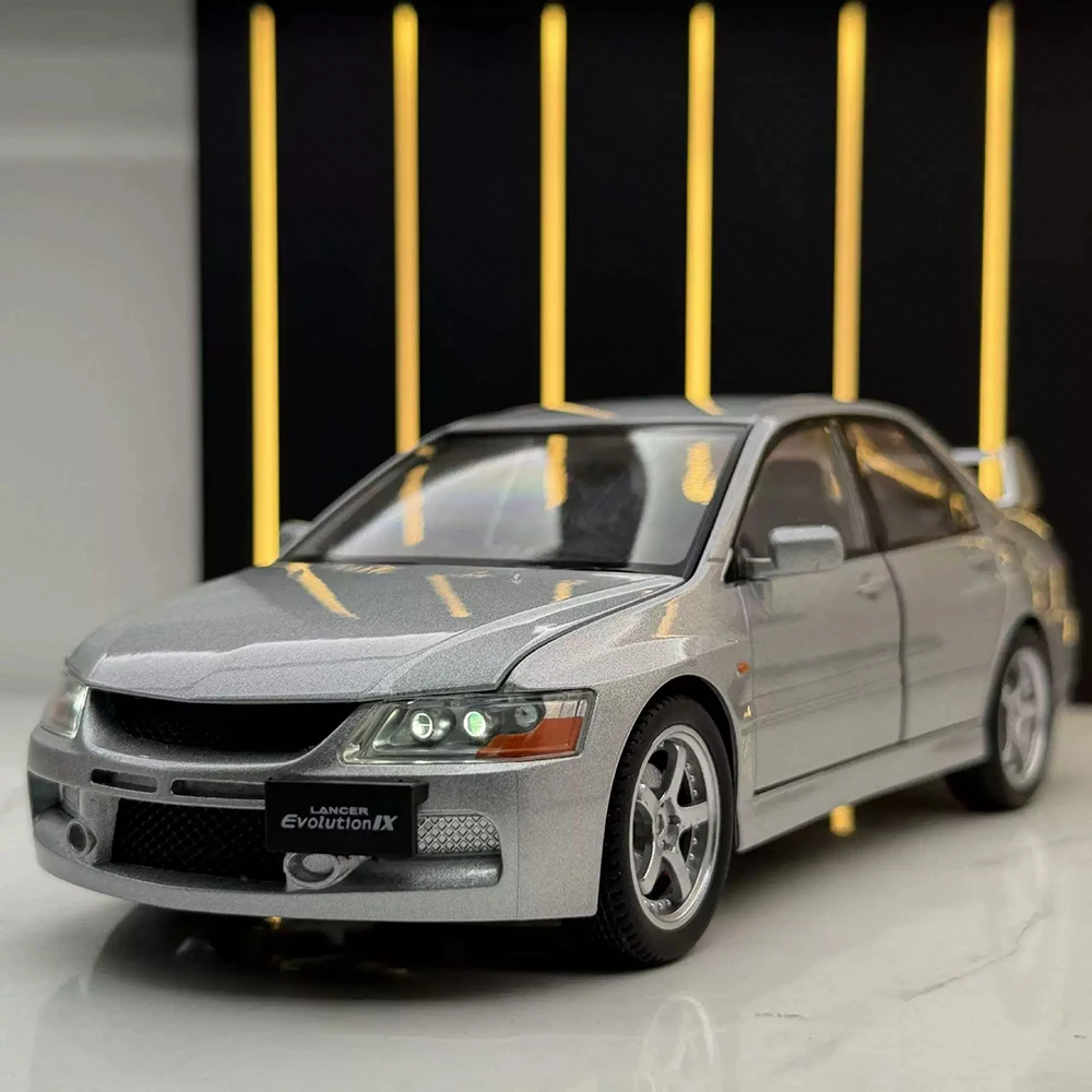 1:24 Lancer Evolution IX Tourbillon Pressofuso in lega Modello Giocattoli Porte per auto aperte con luce sonora Tirare indietro Veicolo Desktop Ornamento