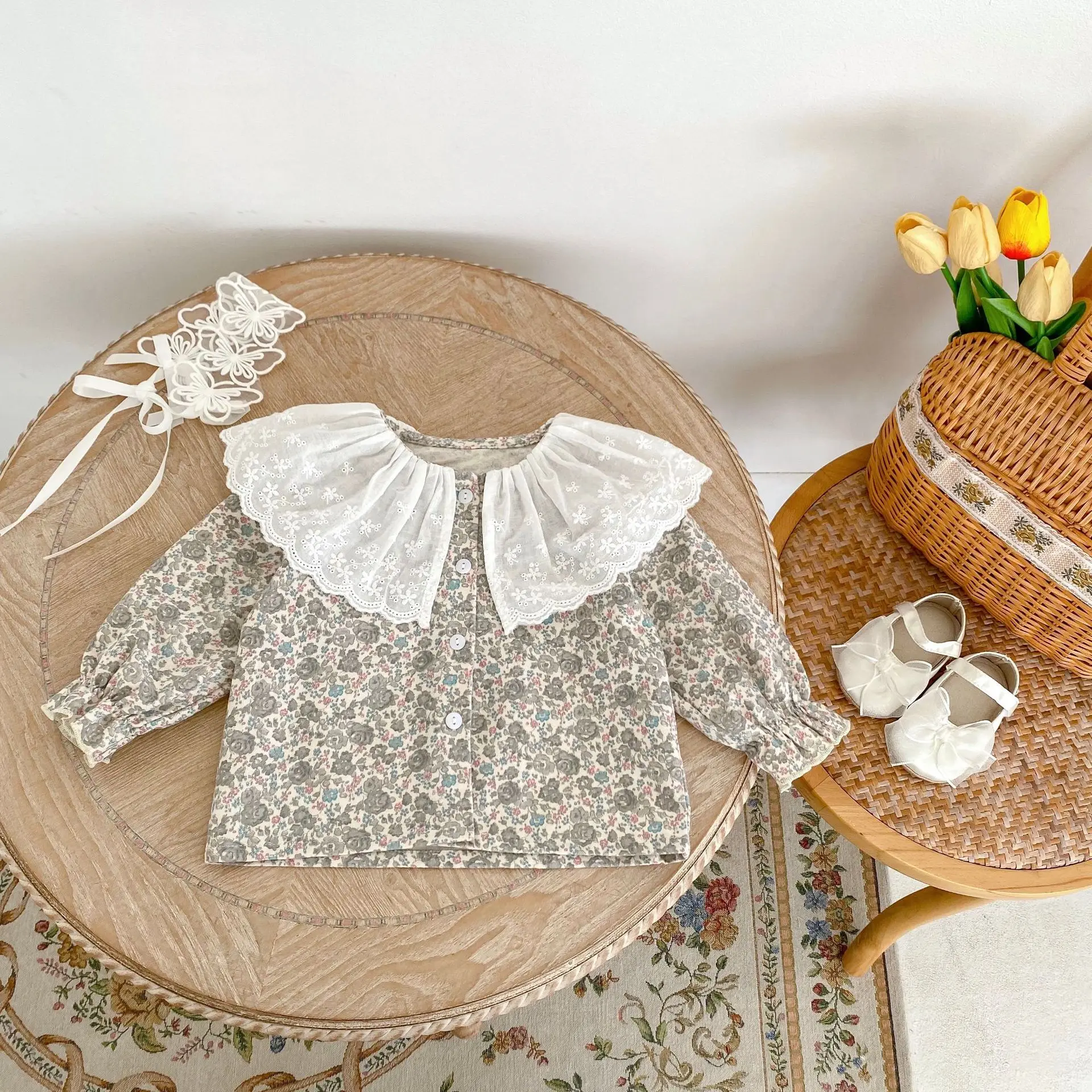 

New autumn clothing for 2-4 year old babies, exquisite baby girl set long sleeved printed shirt, big lace lapel floral top