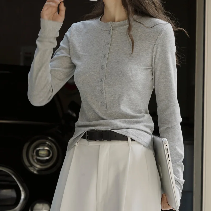 HKSH Primavera Autunno Nuove Donne T-shirt lavorata a maglia Manica lunga O-Collo Tinta unita Bottoni Slim Fit Elegante Coreano Casual Magliette e camicette HK12825