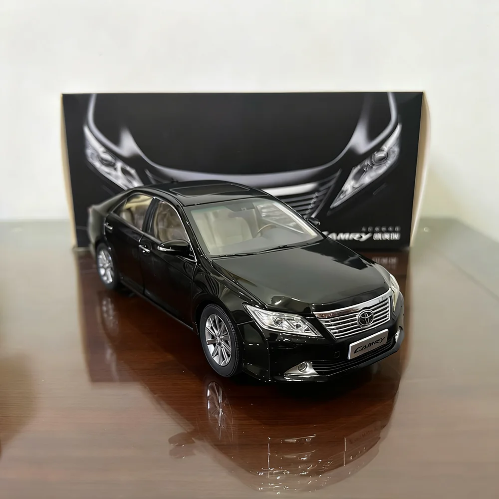 ダイキャスト 1/18スケール ブラック 2013年式 トヨタ 7代目カムリ