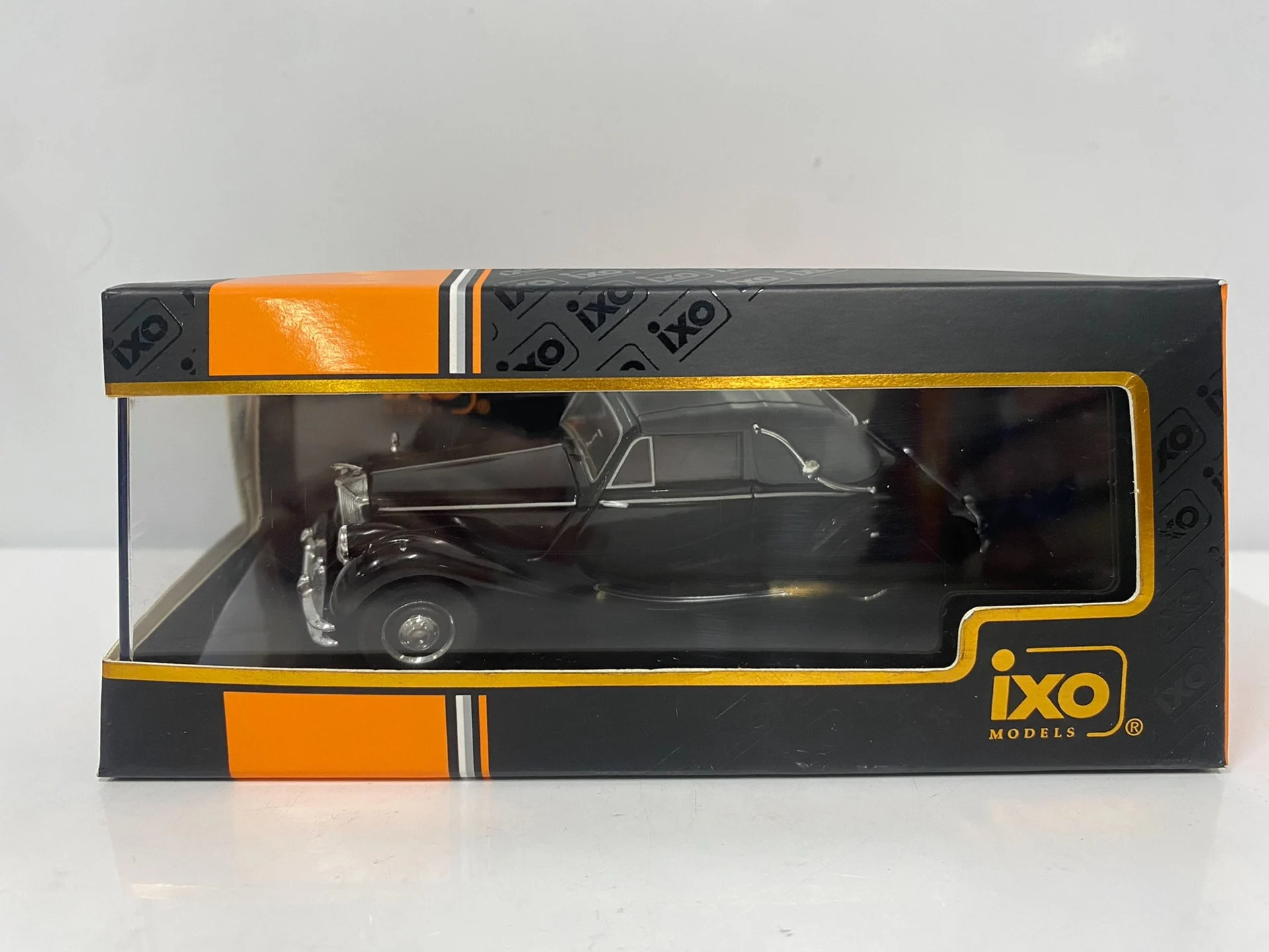 

Flaws Diecast IXO 1/43 Scale Jaguar MK V 3.5 Litre DHC Cabrio 1950 Alloy Car Model Collectible Toy Gift Souvenir Display