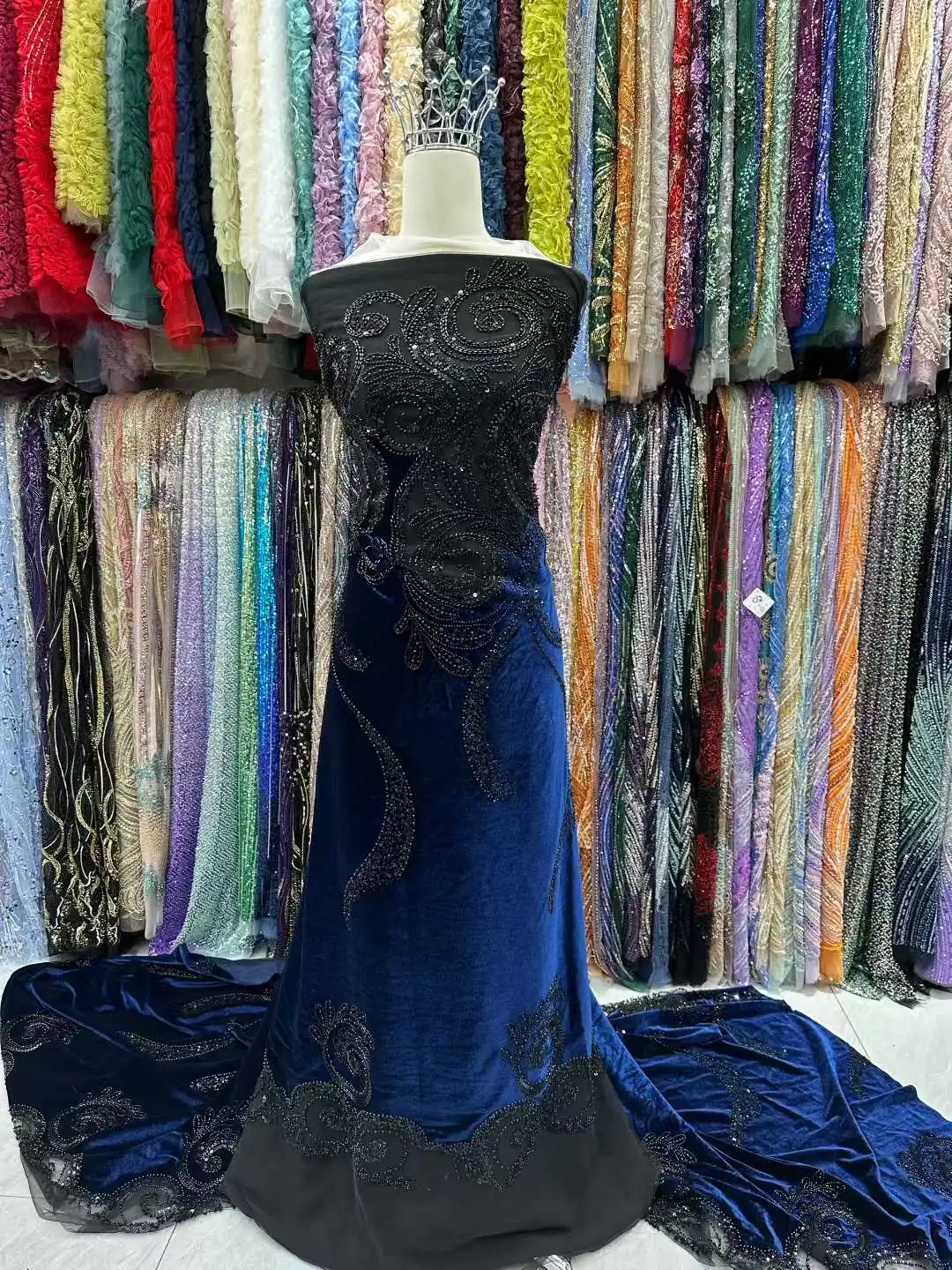 2026 Tela de terciopelo de algodón bordado suave con piedras para el diseño de vestido de noche de boda de invierno la mejor calidad U_Ge2698