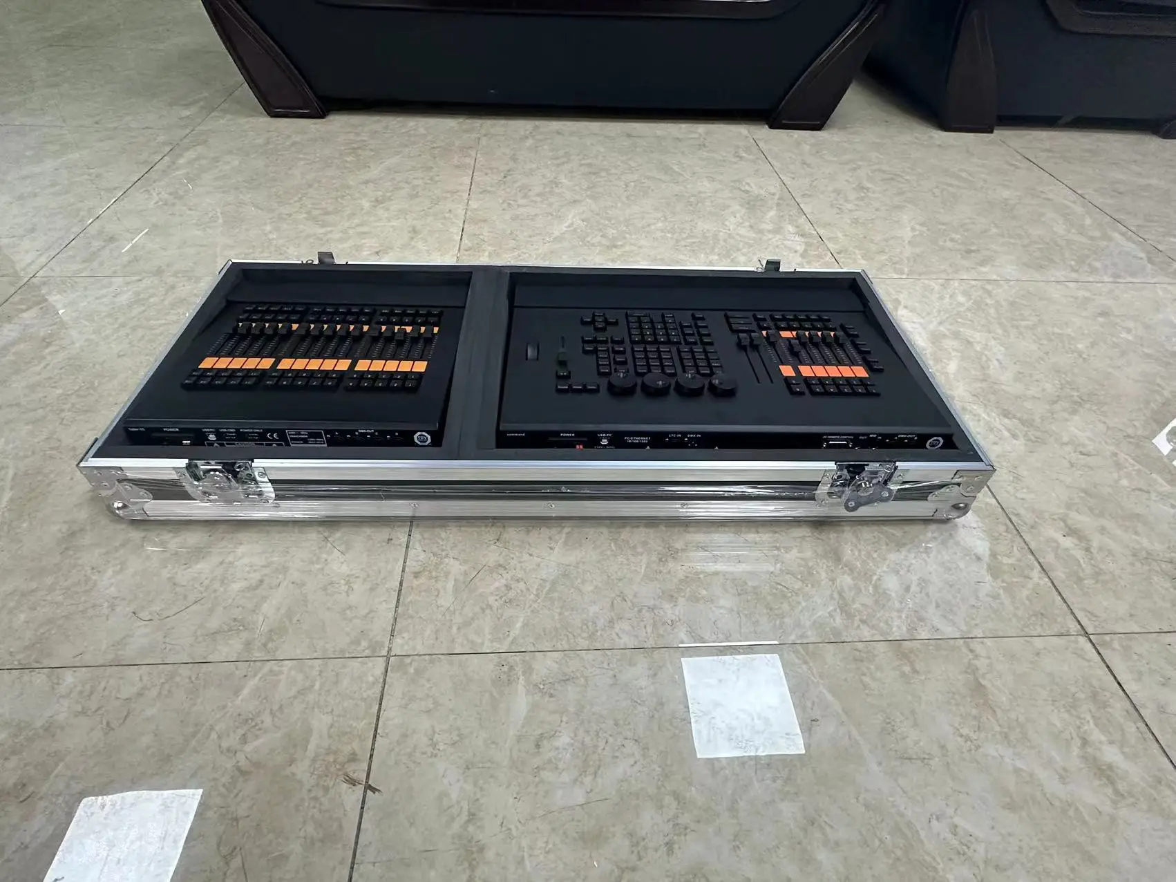 DMX512 Music DJ Console with Flight Case. MA2 Command Wing Console Stage Light Controller