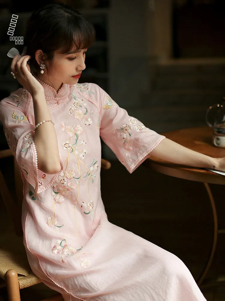 

Sweet Sle Young Women's Pink Qipao Dr Повседневная одежда с вышивкой и низким разрезом, длинный ретро-дизайн с цветочным узором Seven S...