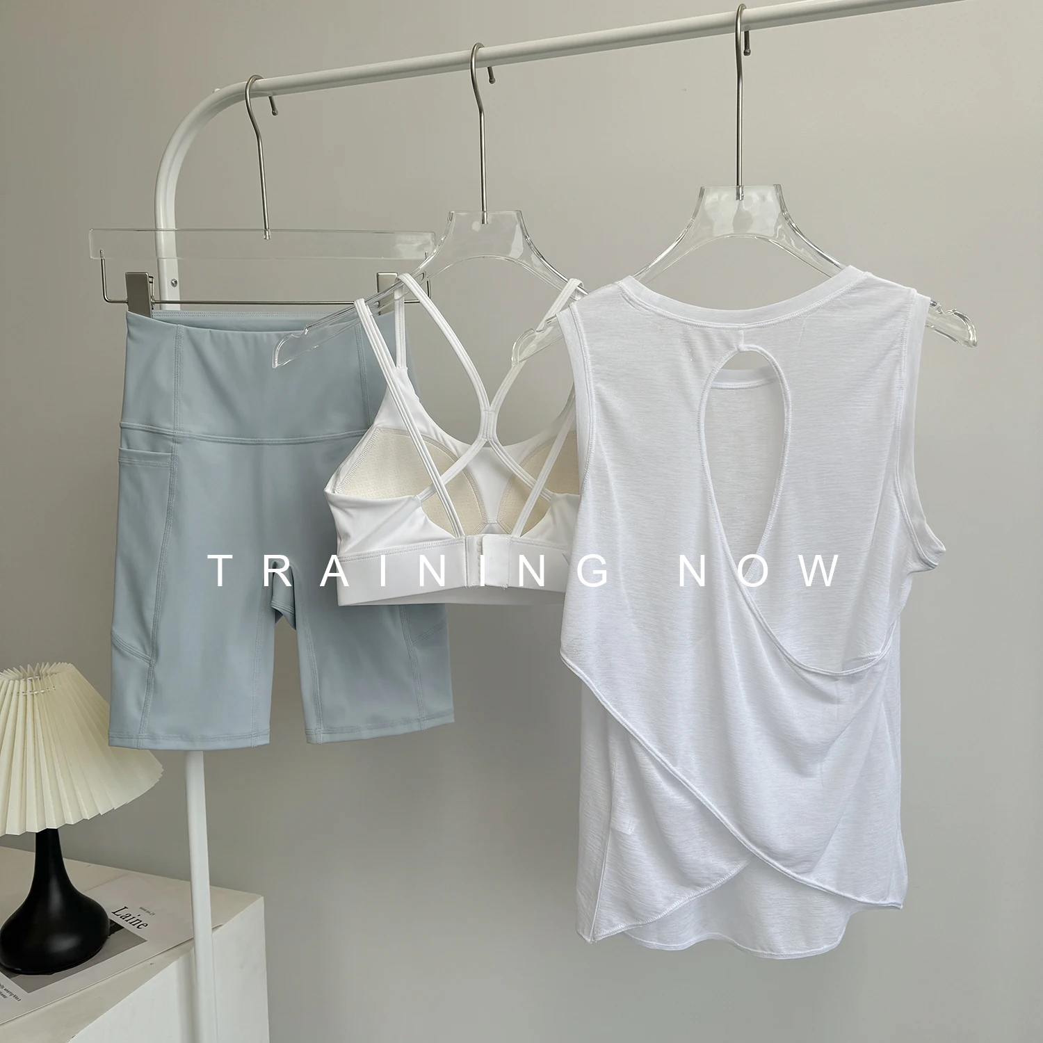 

Yoga suits blouse women's training running sports suit tops good-looking professional Pilates fitness vest thin summer