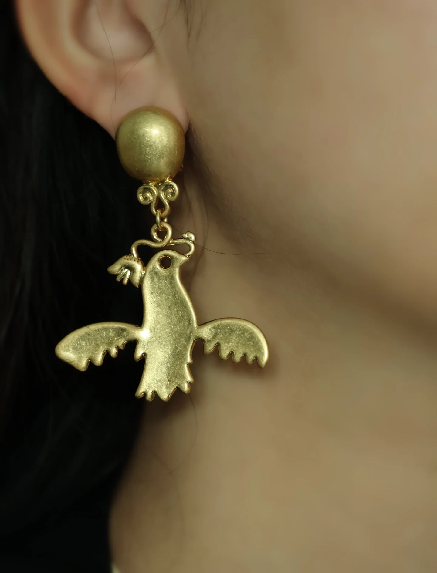 European and American white dove retro earrings