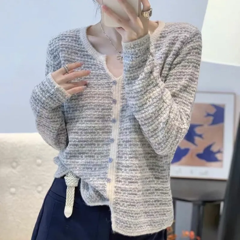 

Модный дизайн, вязаный свитер, женский контрастный цвет, повседневная верхняя одежда с цветочным принтом, универсальный топ, осень 2024, новый стиль