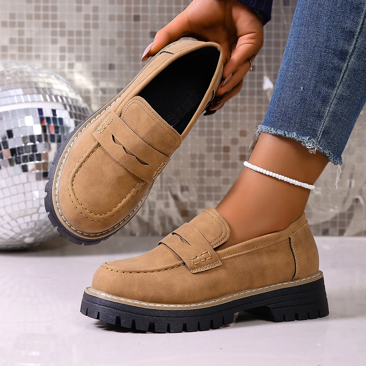 Women Loafers Comfortable Casual Round Toe Sneakers Women Leather Fashionable Shoes Women Retro Thick Bottom Slip-On Shoes
